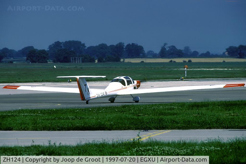 ZH124, Grob G-109B Vigilant T1 C/N 6517, One of the first military gliders I could aim my camera onto.