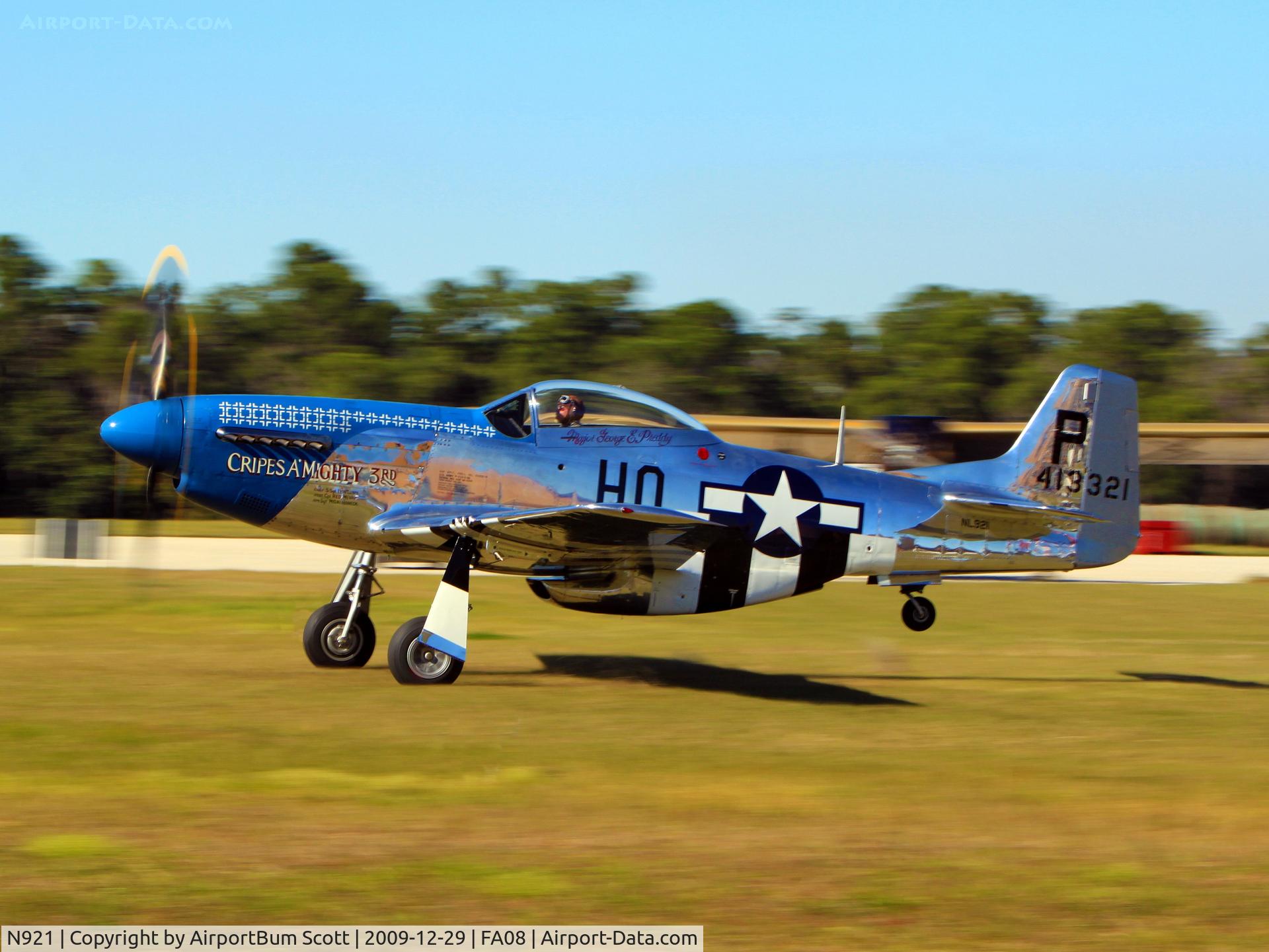 N921, 1945 North American P-51D Mustang C/N 124-48260 (45-11507), Departing for it's next sortie