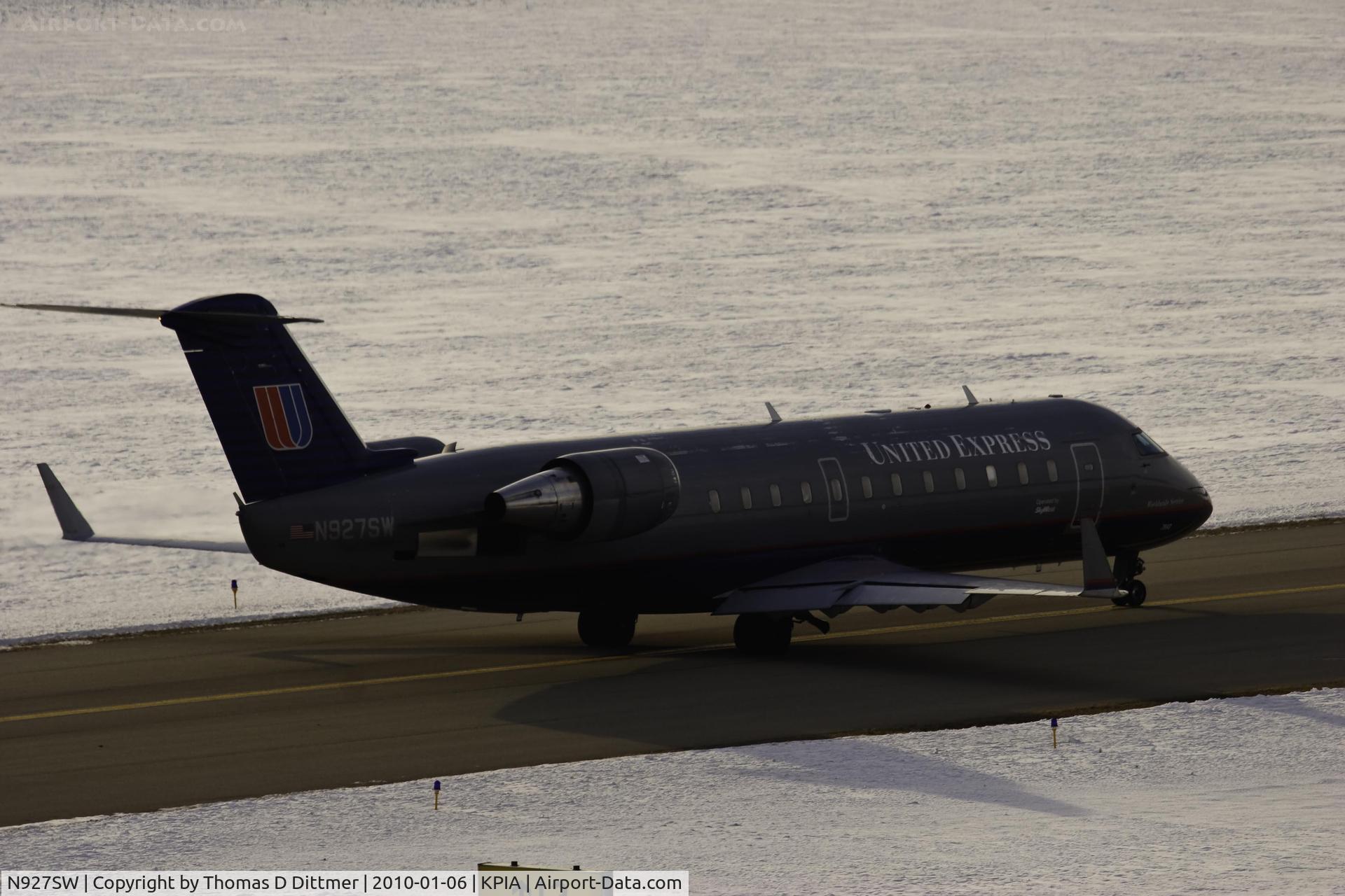 N927SW, 2002 Bombardier CRJ-200ER (CL-600-2B19) C/N 7693, United Express (N927SW) northwest bound on taxiway Echo