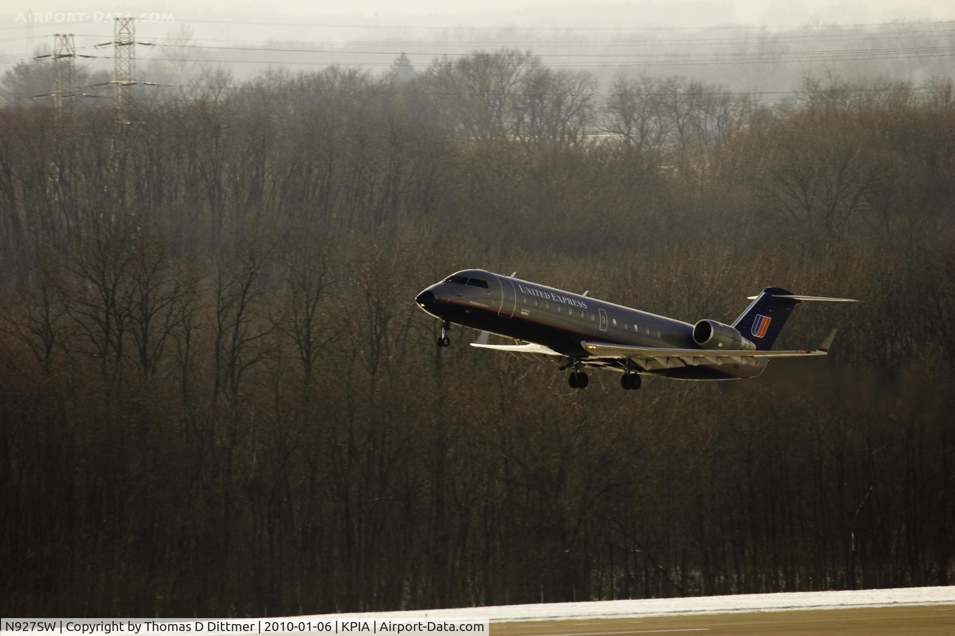 N927SW, 2002 Bombardier CRJ-200ER (CL-600-2B19) C/N 7693, United Express (N927SW) airborne