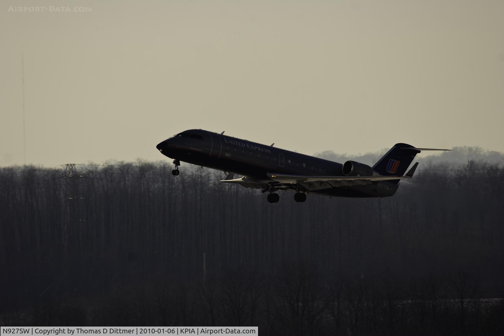 N927SW, 2002 Bombardier CRJ-200ER (CL-600-2B19) C/N 7693, United Express (N927SW) gathering speed and altitude