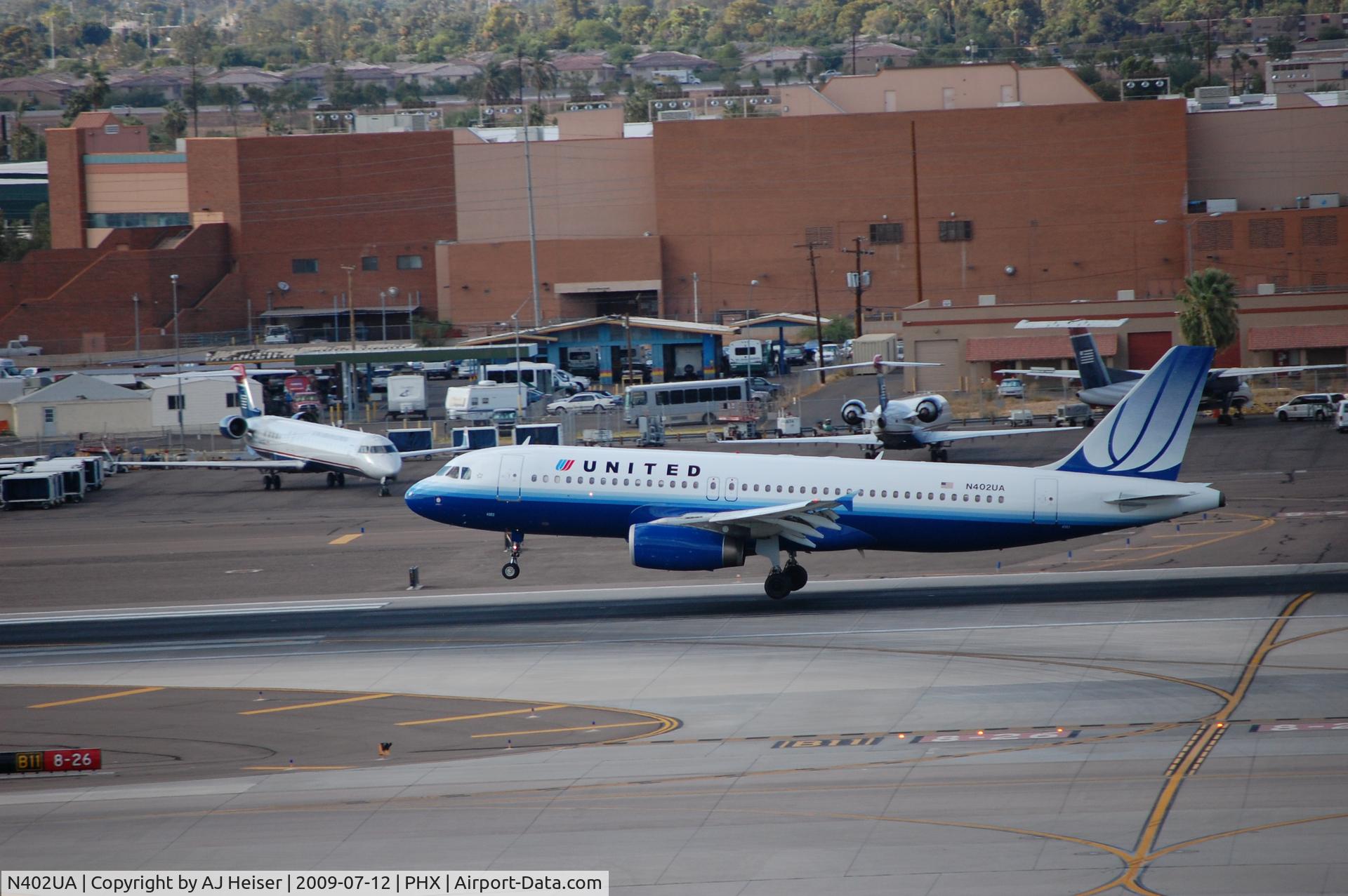 N402UA, 1993 Airbus A320-232 C/N 439, N402UA takeoff rwy 26
