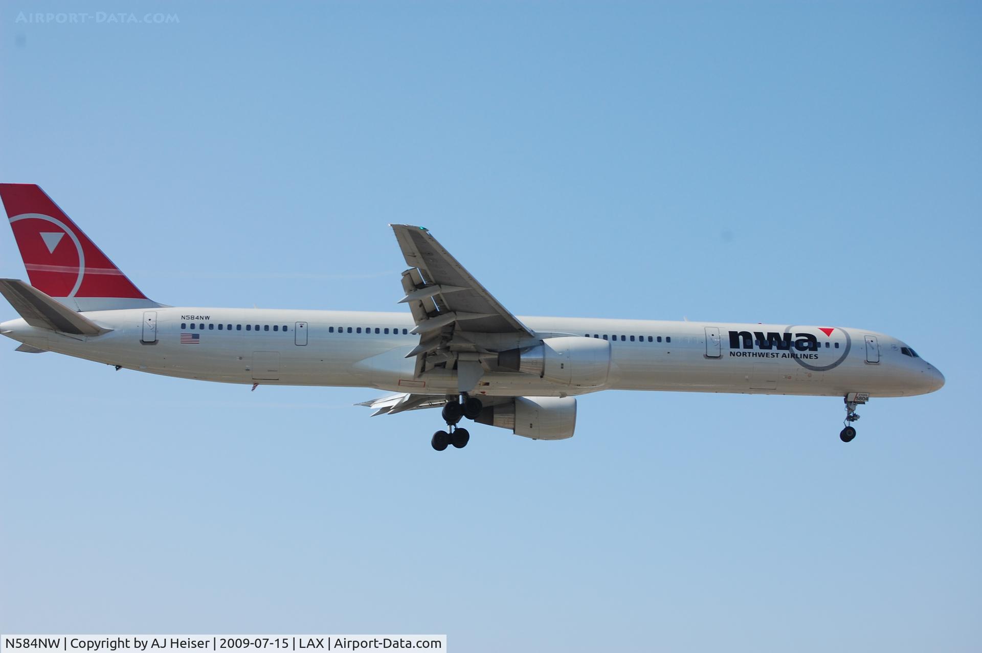 N584NW, 2002 Boeing 757-351 C/N 32984, N584NW short final rwy 24R