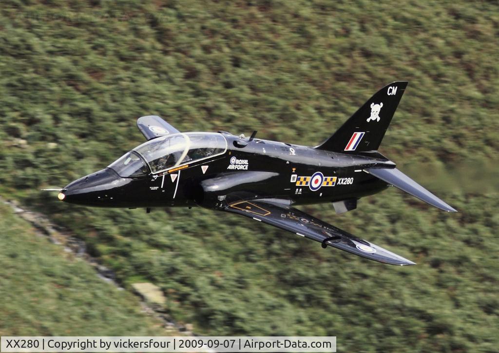 XX280, 1979 Hawker Siddeley Hawk T.1A C/N 105/312105, Royal Air Force. Operated by 100 Squadron, coded 'CM'. Dunmail Raise, Cumbria.