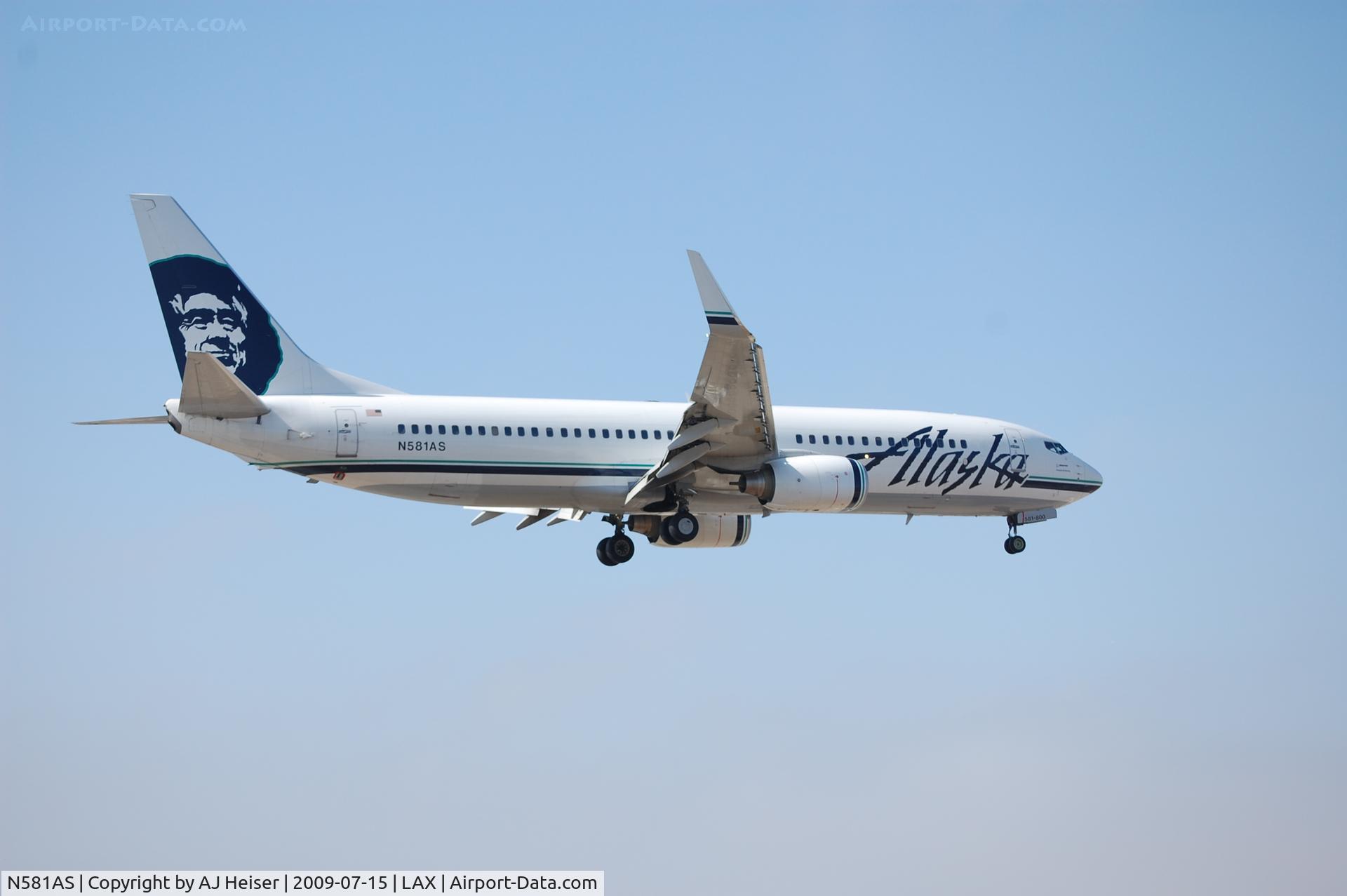 N581AS, 2007 Boeing 737-890 C/N 35188, N581AS short final rwy 24R