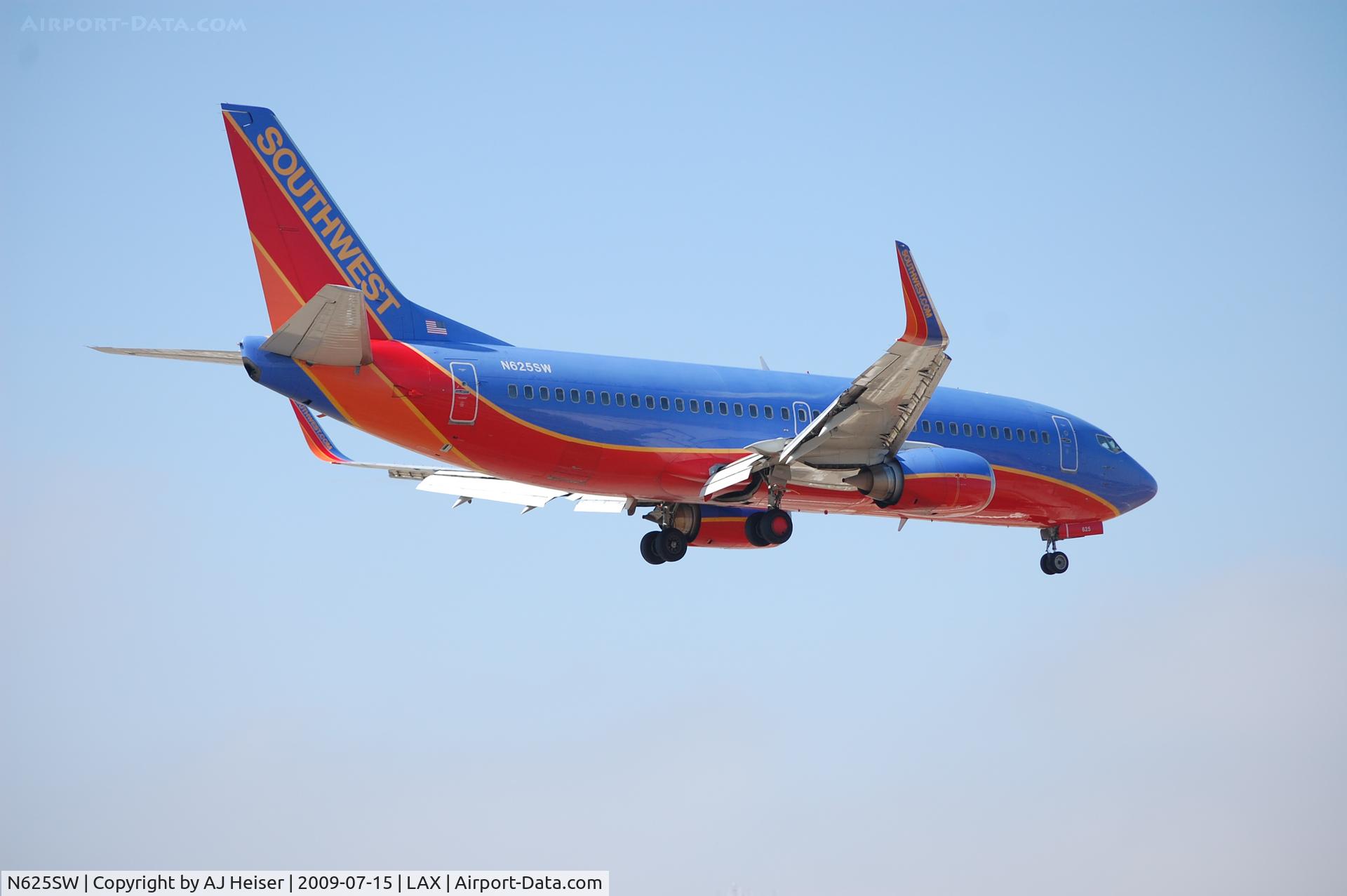 N625SW, 1996 Boeing 737-3H4 C/N 27701, N625SW short final rwy 24R