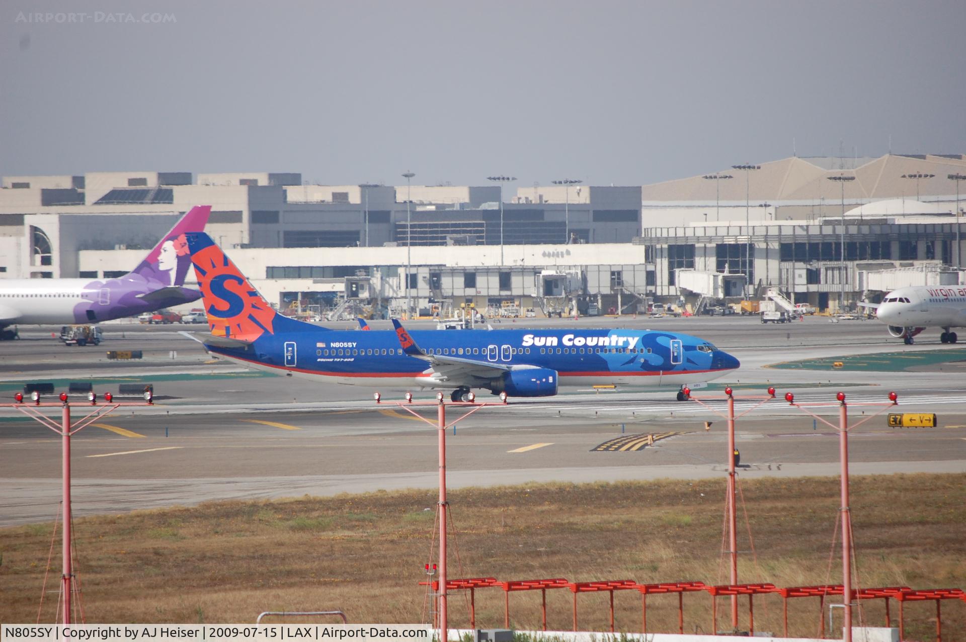 N805SY, 2001 Boeing 737-8Q8 C/N 30032, N805SY lining up for takeoff rwy 24L