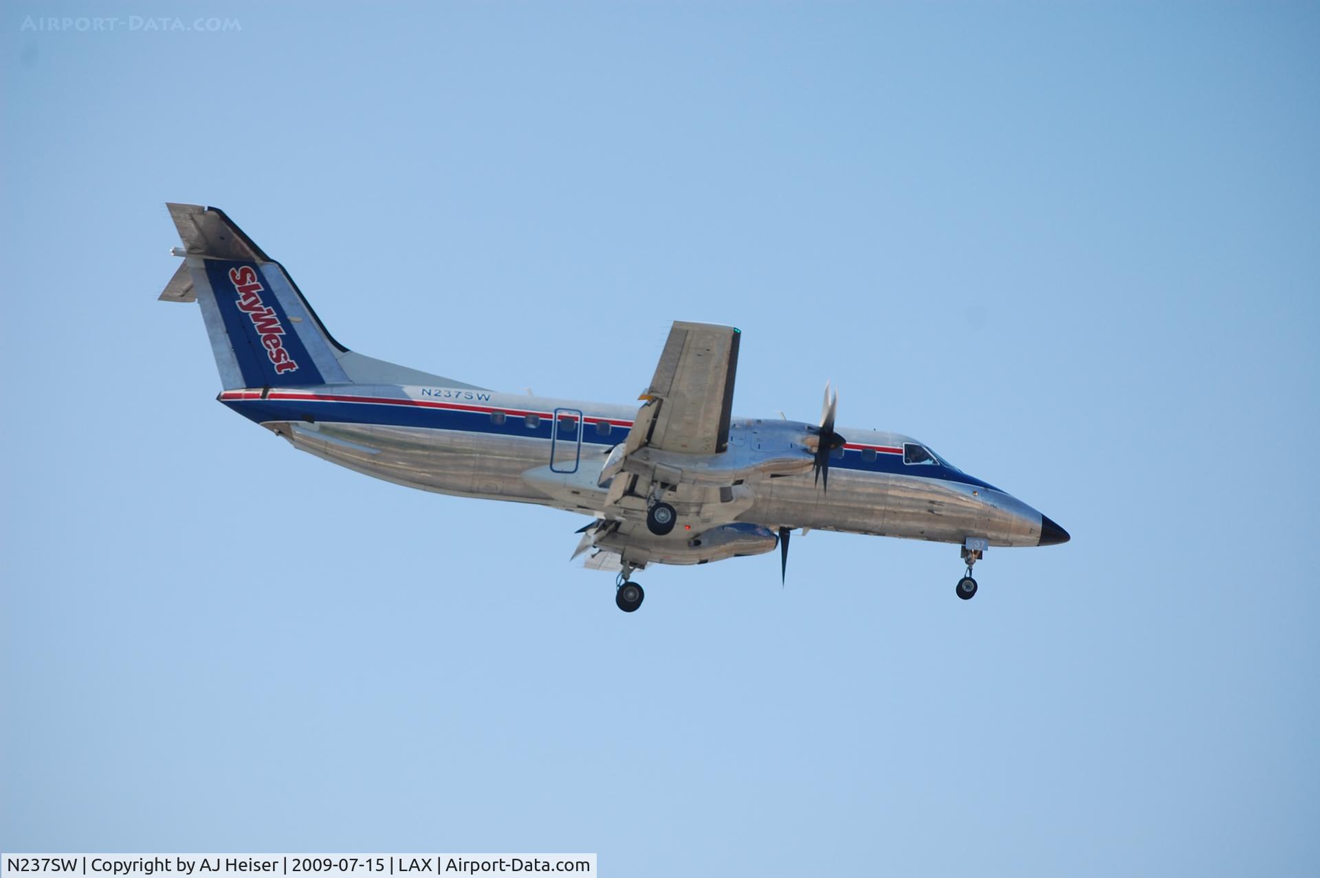 N237SW, 1996 Embraer EMB-120ER Brasilia C/N 120314, N237SW short final rwy 24R