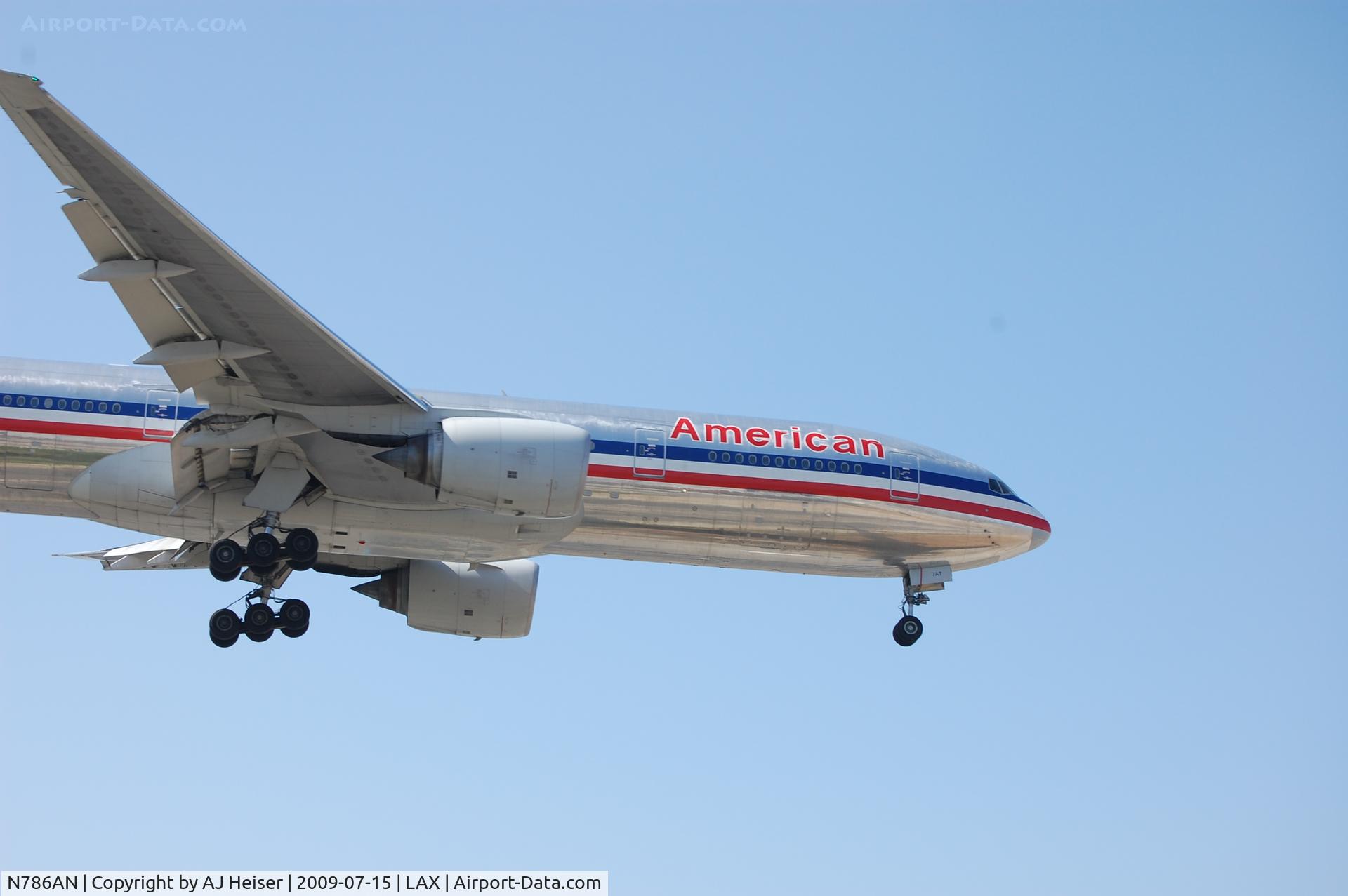 N786AN, 2000 Boeing 777-223 C/N 30250, N786AN short final rwy 24R