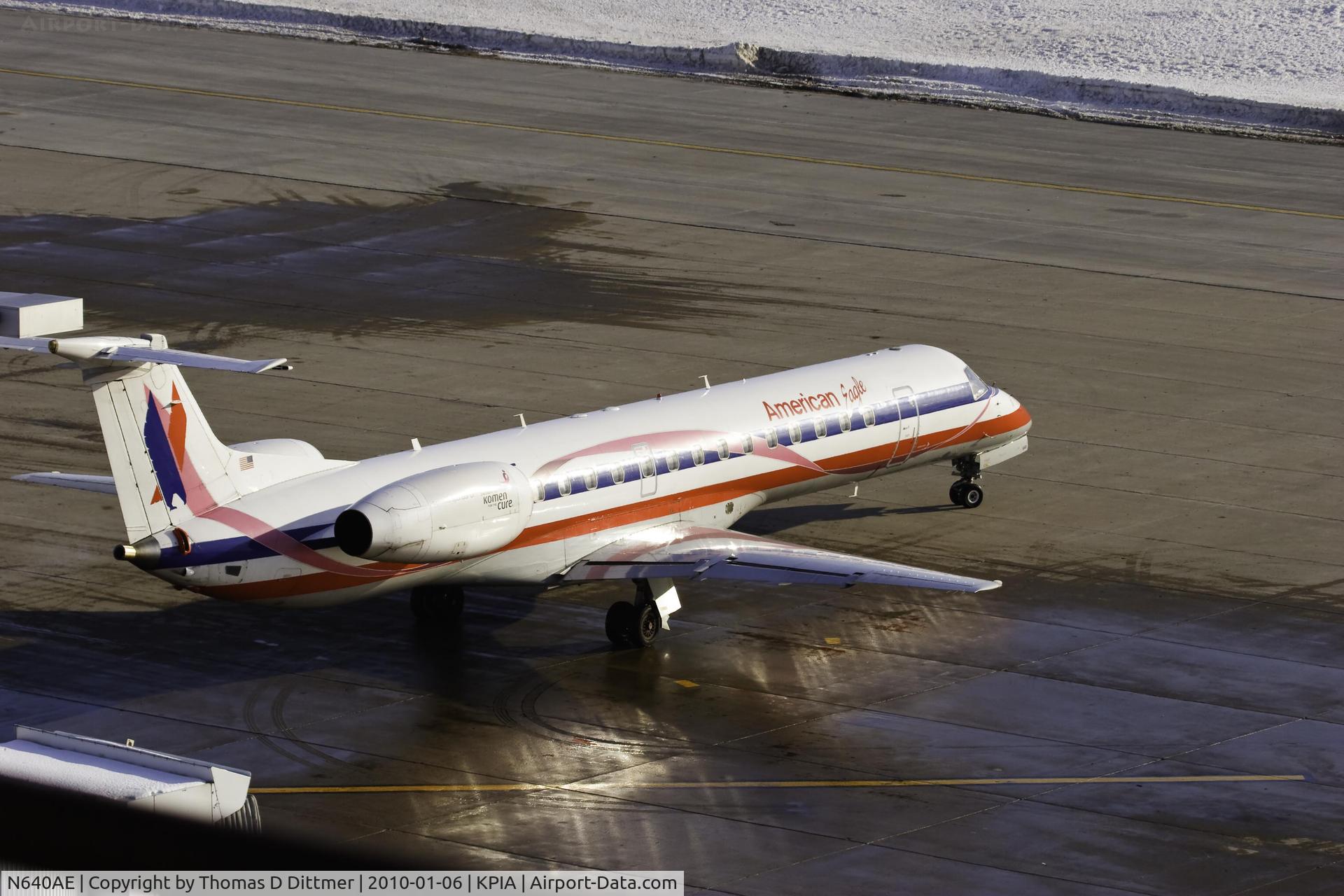 N640AE, 1999 Embraer ERJ-145LR (EMB-145LR) C/N 145183, American Eagle (N640AE) taxies out for departure