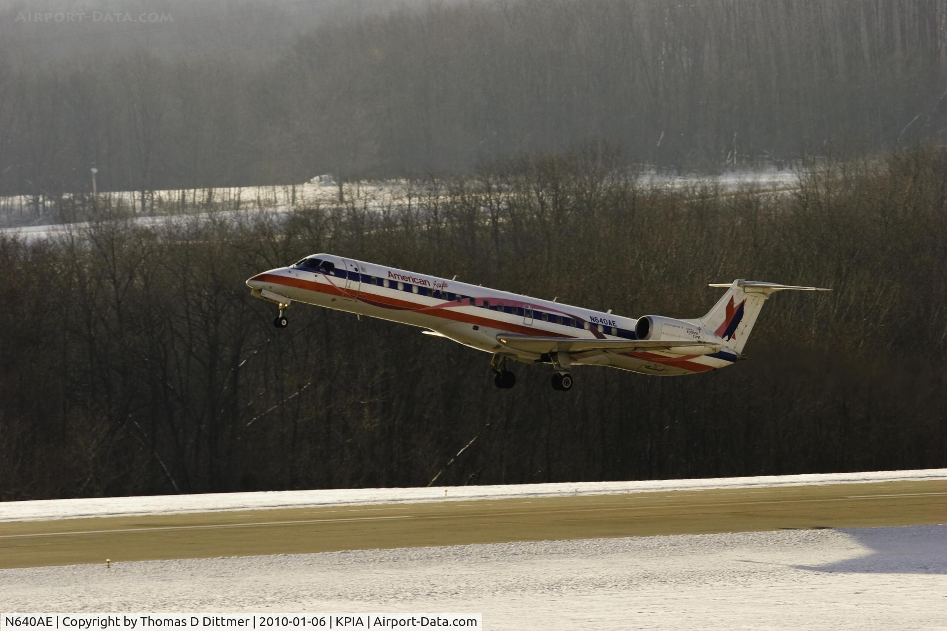 N640AE, 1999 Embraer ERJ-145LR (EMB-145LR) C/N 145183, American Eagle (N640AE) climbing 