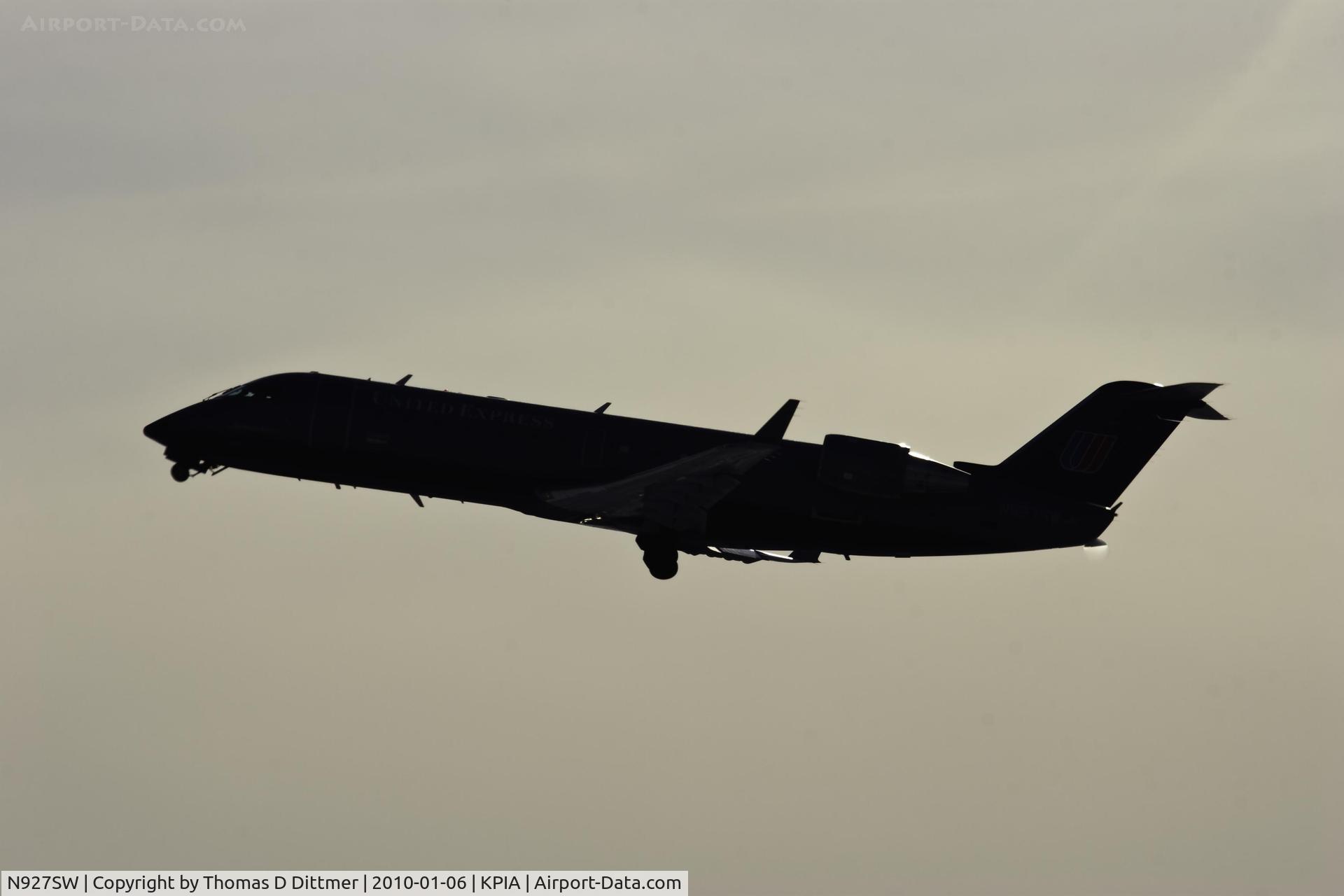 N927SW, 2002 Bombardier CRJ-200ER (CL-600-2B19) C/N 7693, United Express (N927SW) landing gear retracting