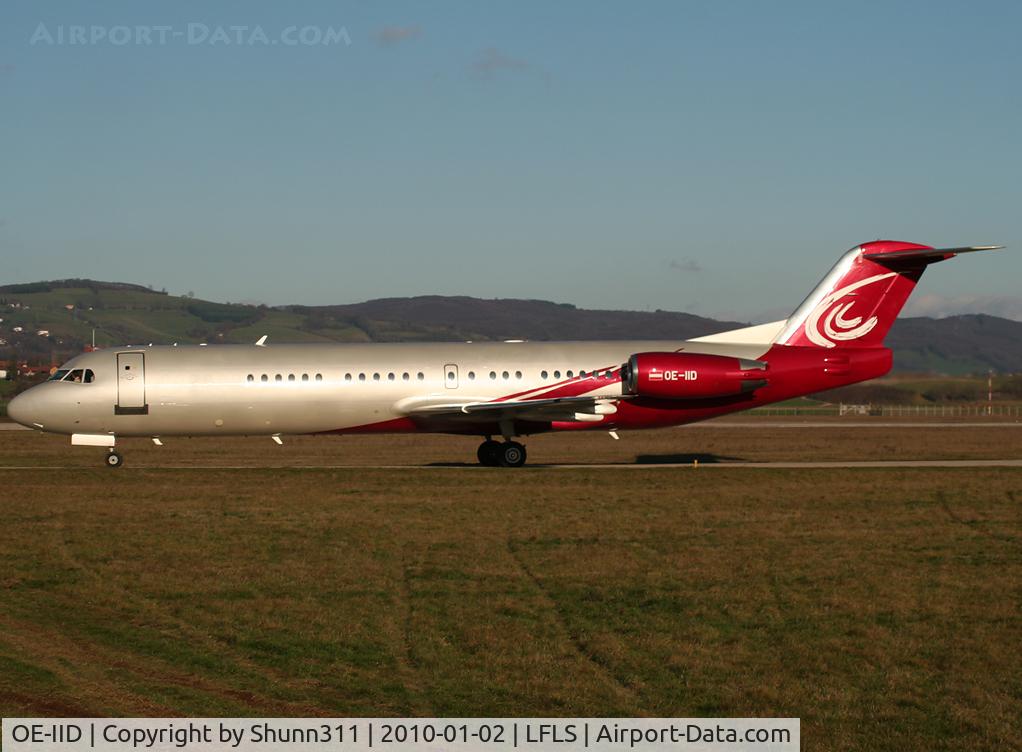 OE-IID, 1991 Fokker 100 (F-28-0100) C/N 11368, Lining up rwy 09 for departure...