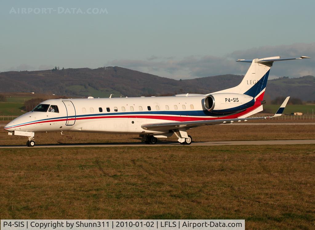 P4-SIS, Embraer EMB-135BJ Legacy C/N 14500586, Lining up rwy 09 for departure...
