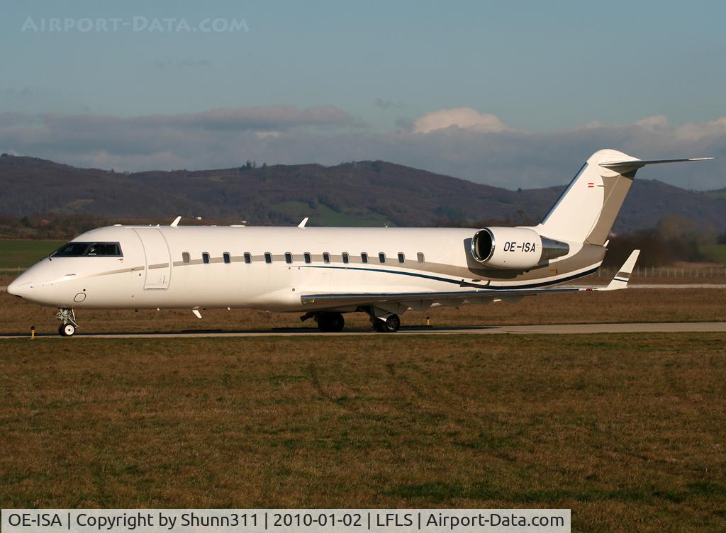 OE-ISA, 2007 Bombardier Challenger 850 (CL-600-2B19) C/N 8043, Lining up rwy 09 for departure...