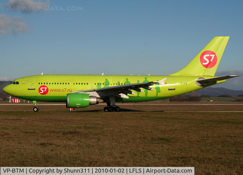 VP-BTM, 1988 Airbus A310-204 C/N 486, Lining up rwy 09 for departure... The very big attraction @ LFLS this year :)
