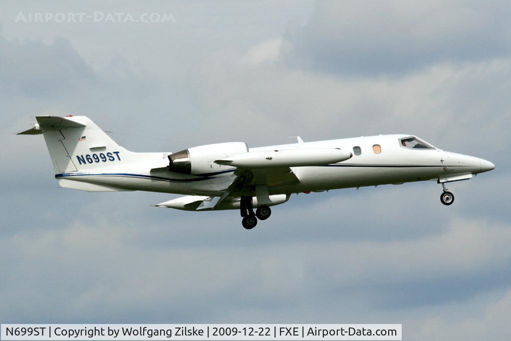 N699ST, 1981 Gates Learjet 35A C/N 441, visitor