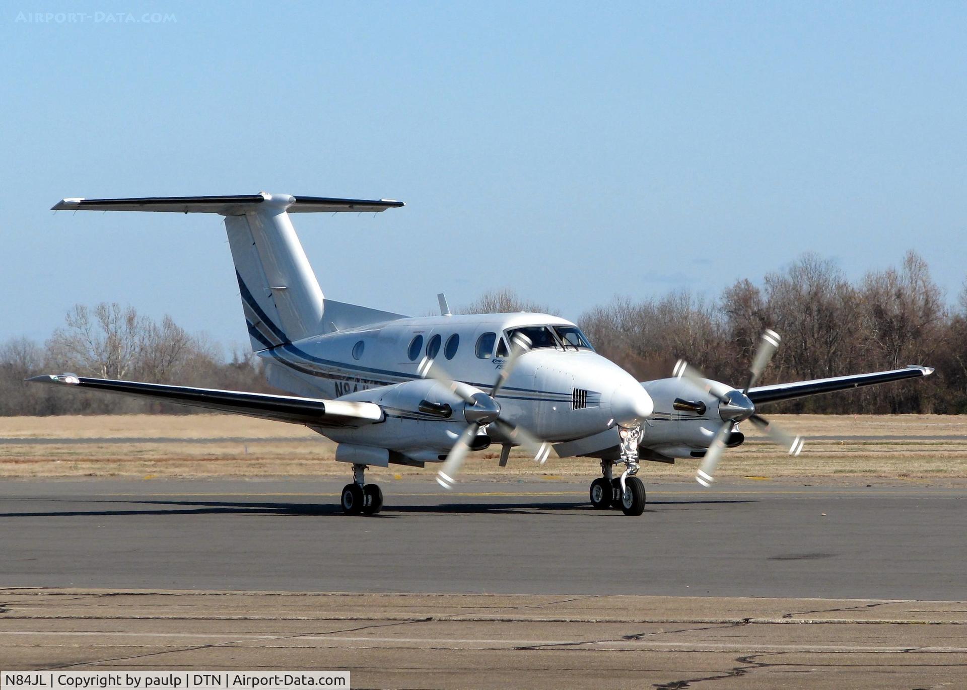N84JL, 1980 Beech F90 King Air C/N LA-18, Taxiing in after landing at Downtown Shreveport.