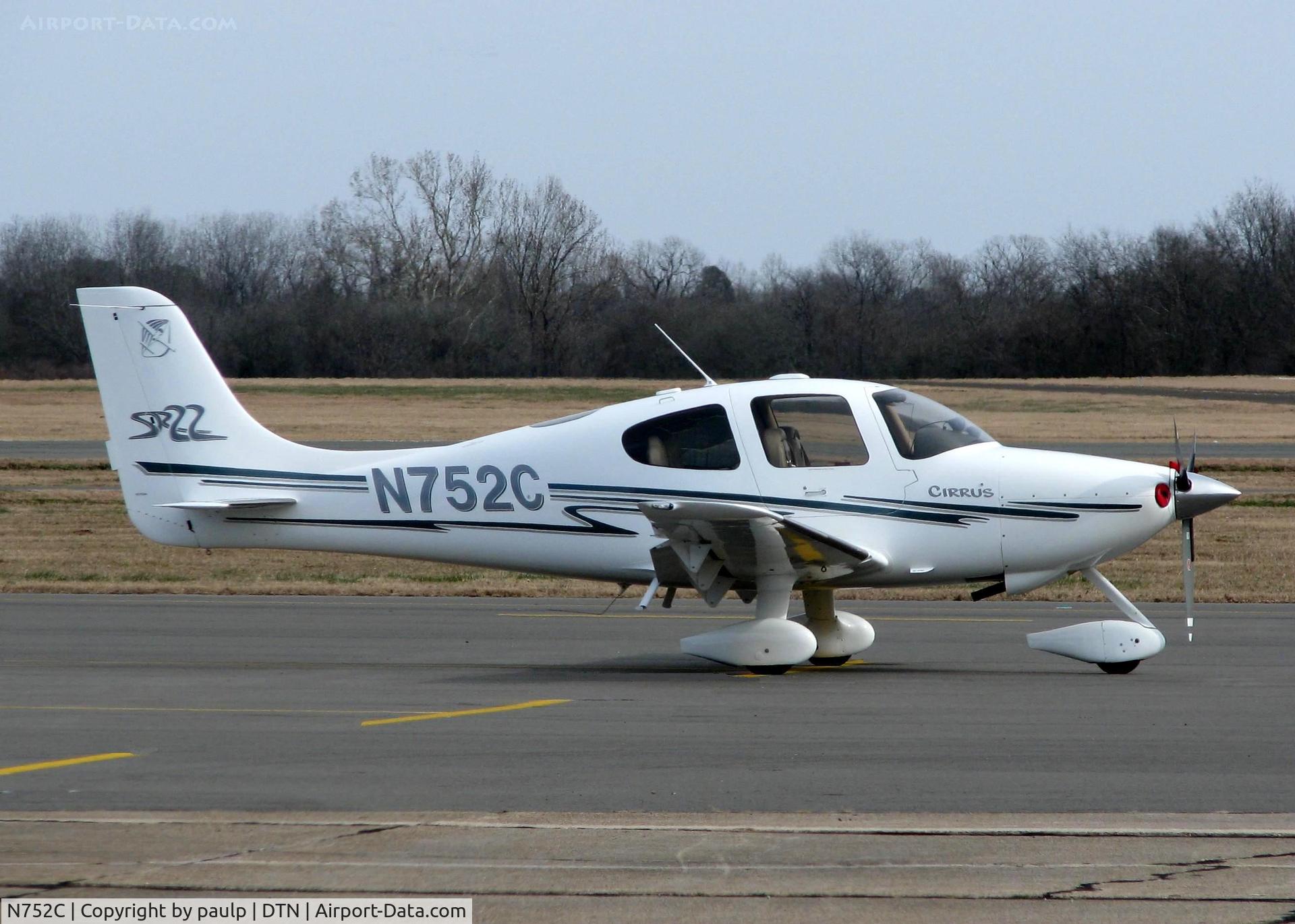 N752C, 2002 Cirrus SR22 C/N 0421, At Downtown Shreveport.