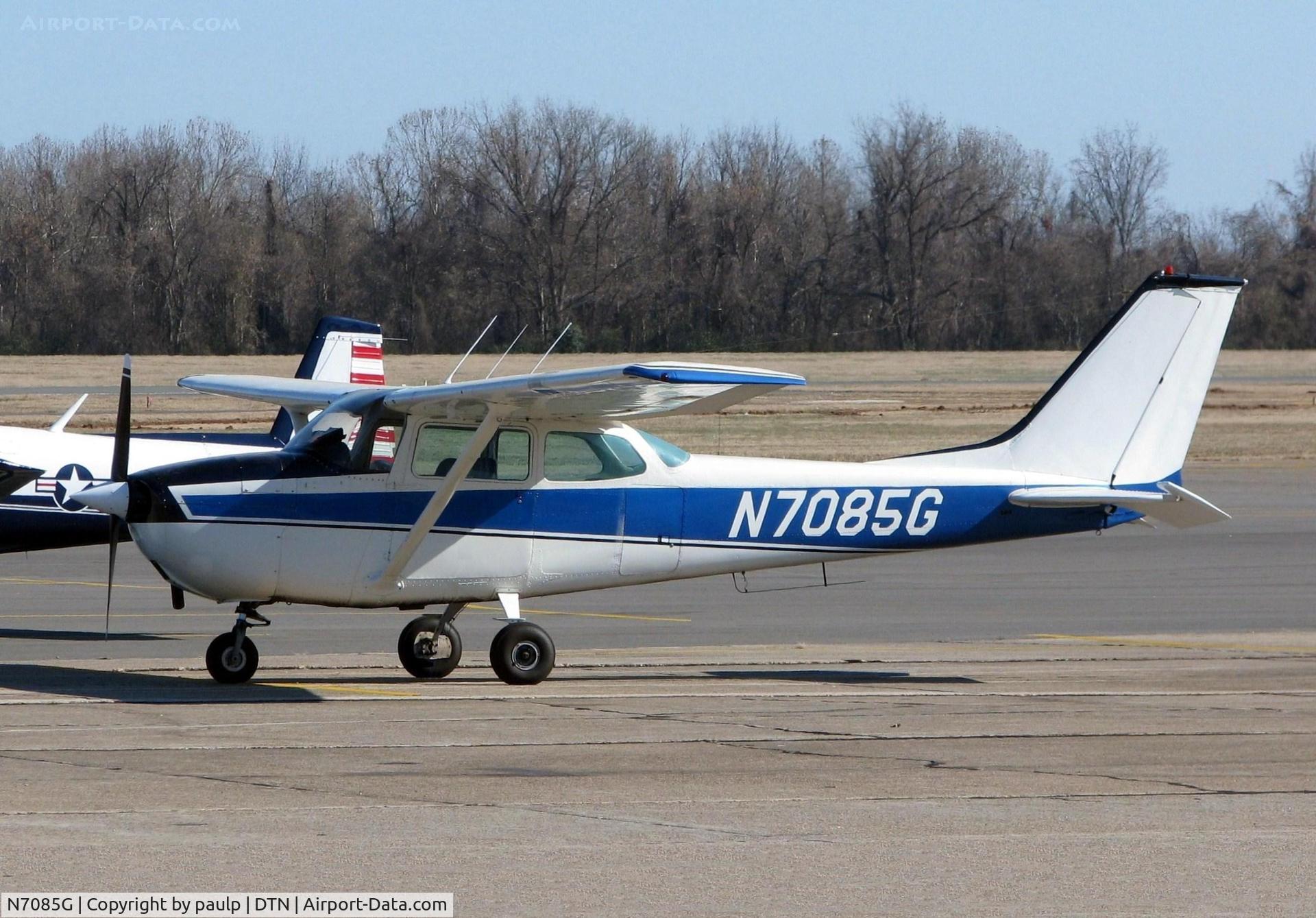N7085G, 1969 Cessna 172K Skyhawk C/N 17258785, At Downtown Shreveport.