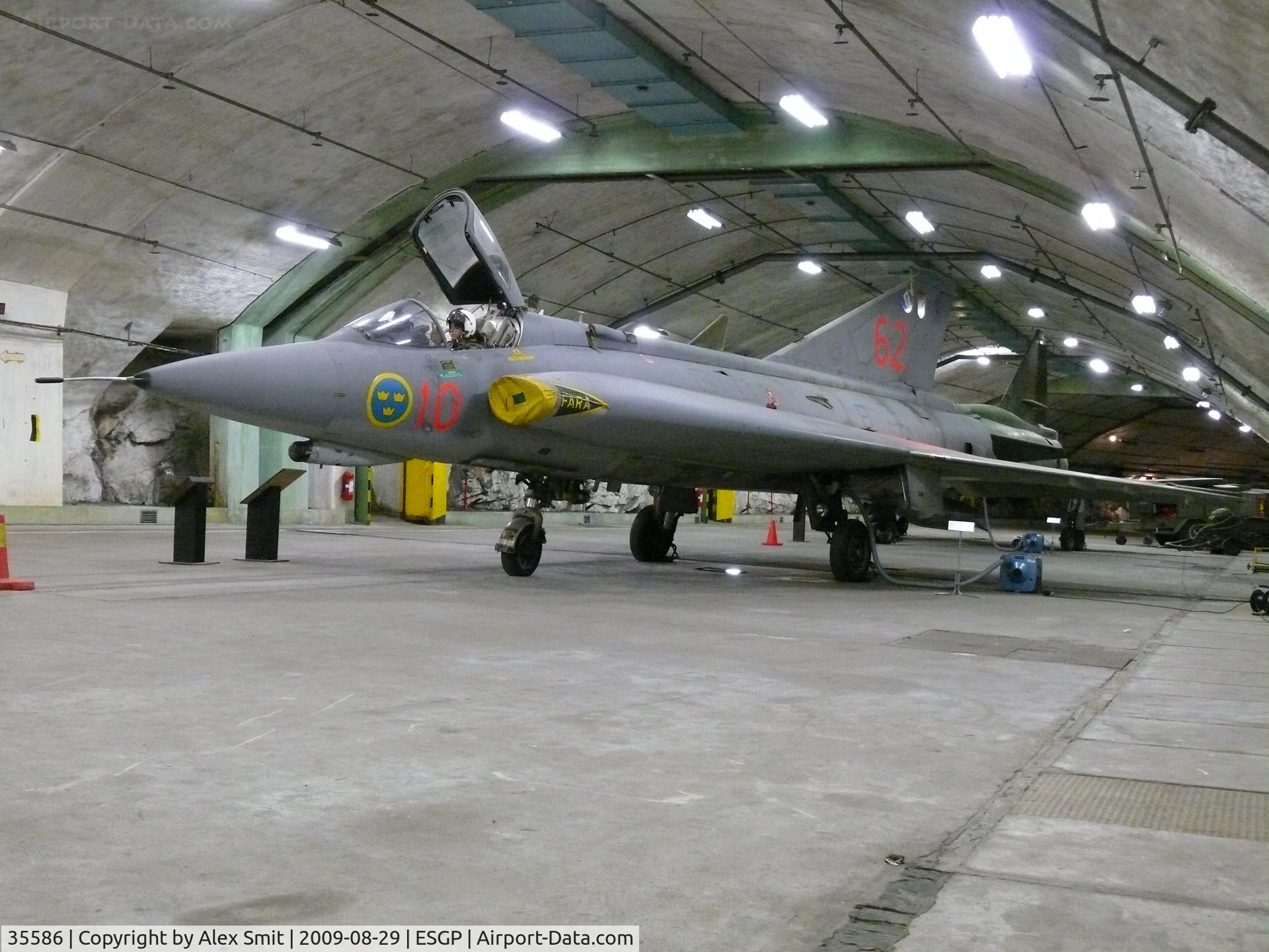 35586, 1969 Saab J-35J Draken C/N 35-586, SAAB SKJ35J Draken 35586/10/62 Swedish Air Force