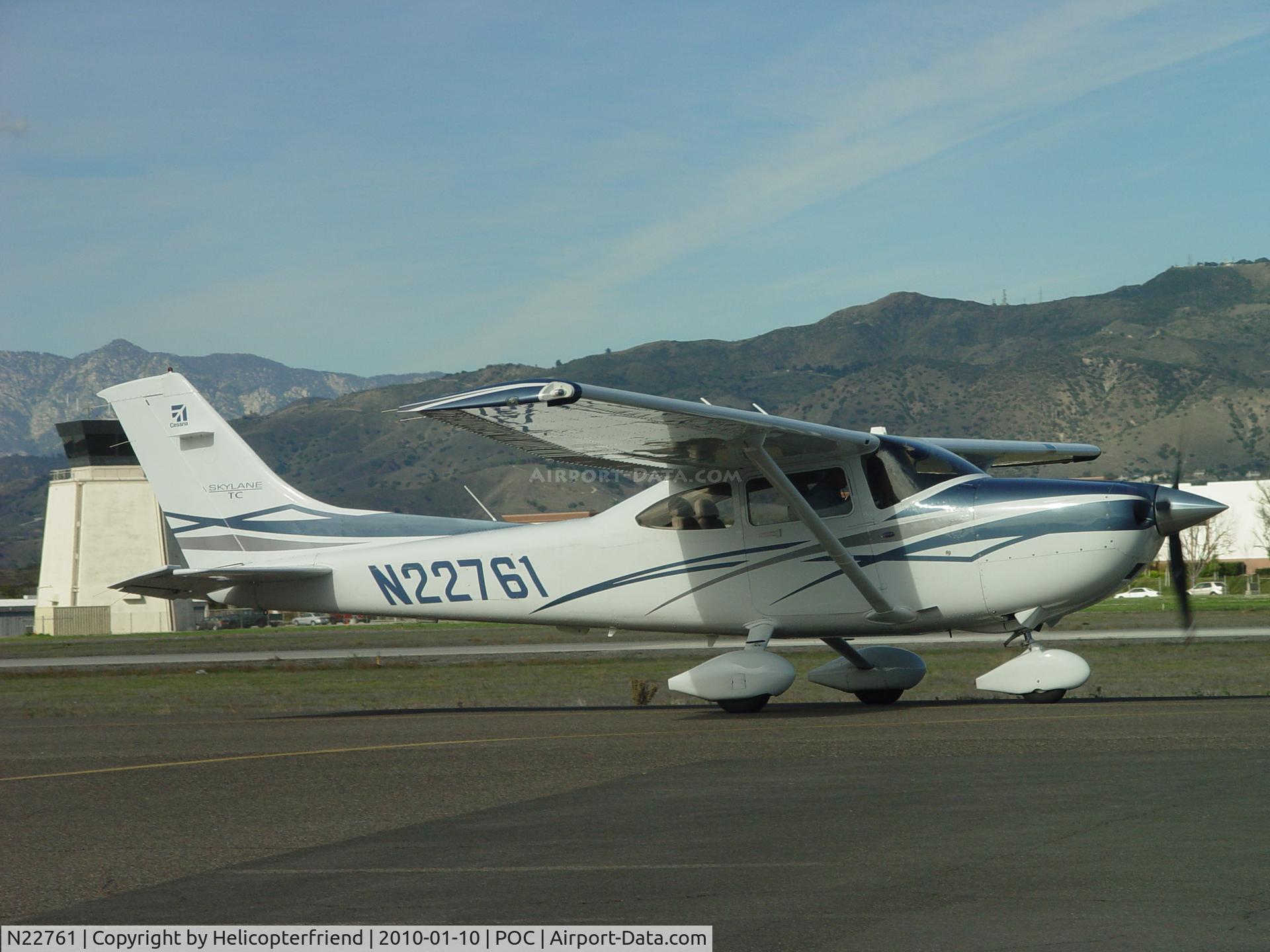 N22761, 2007 Cessna T182T Turbo Skylane C/N T18208734, Taxiing for take off