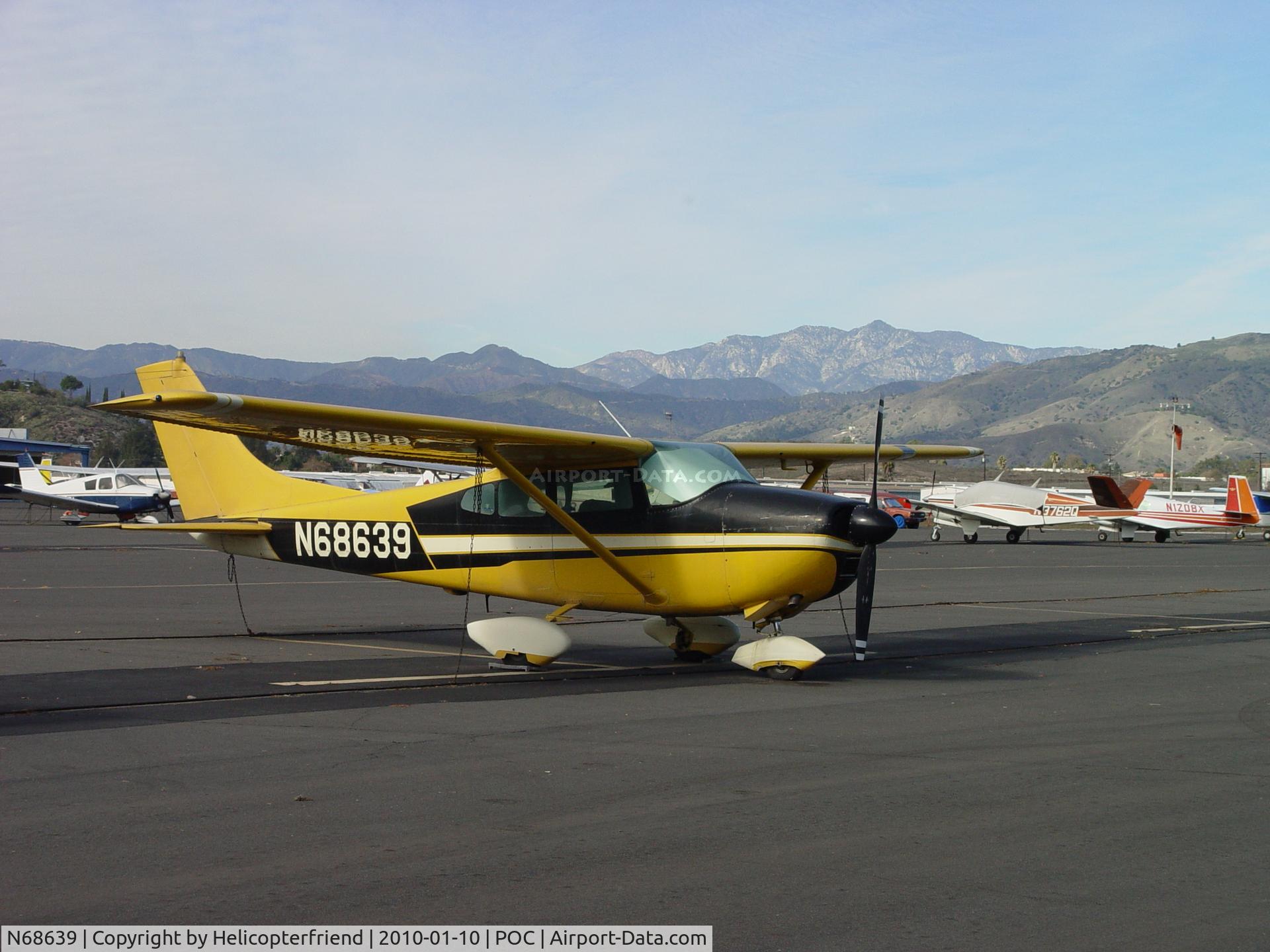 N68639, 1960 Cessna 182D Skylane C/N 18253073, Parked and tied down at Brackett