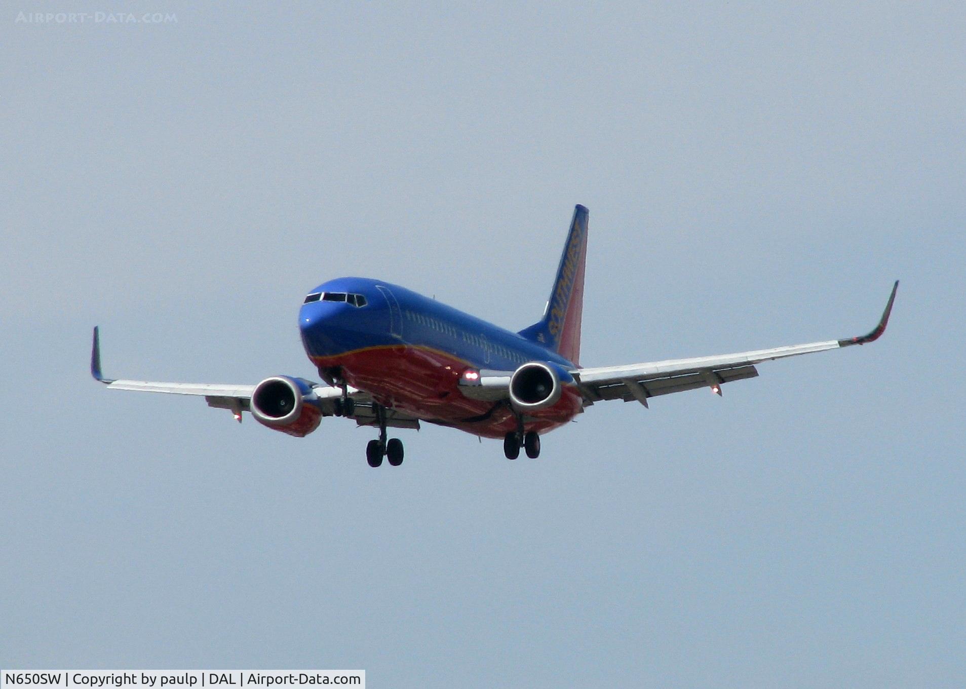 N650SW, 1997 Boeing 737-3H4 C/N 27720, Landing at Love Field.
