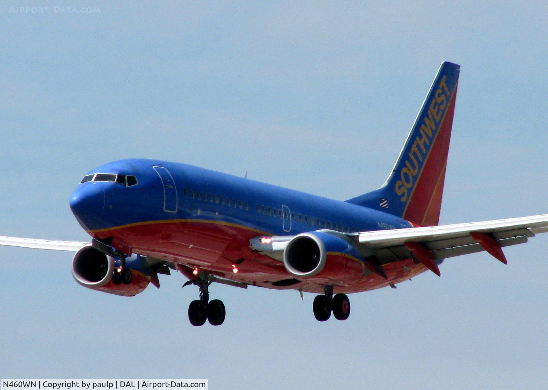 N460WN, 2004 Boeing 737-7H4 C/N 32464, Landing at Love Field.