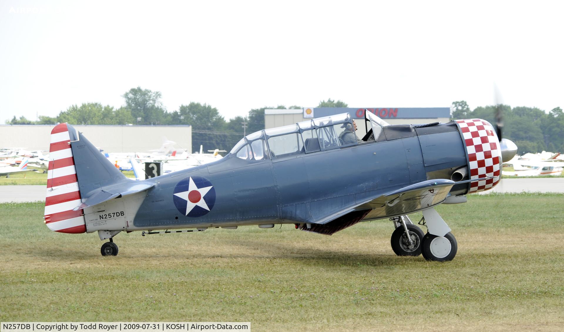 N257DB, 1952 North American T-6G Texan C/N 182-600, EAA AIRVENTURE 2009