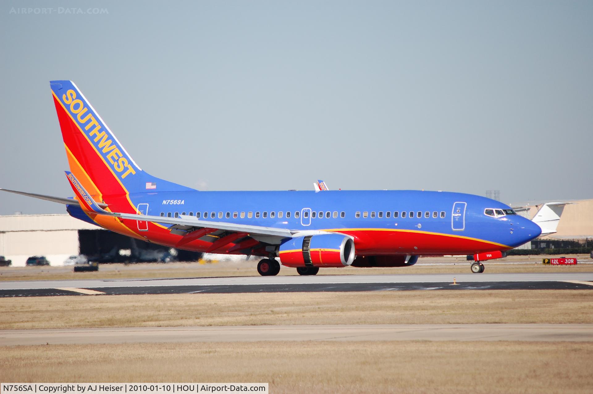 N756SA, 1999 Boeing 737-7H4 C/N 27872, Landing roll rwy 12R