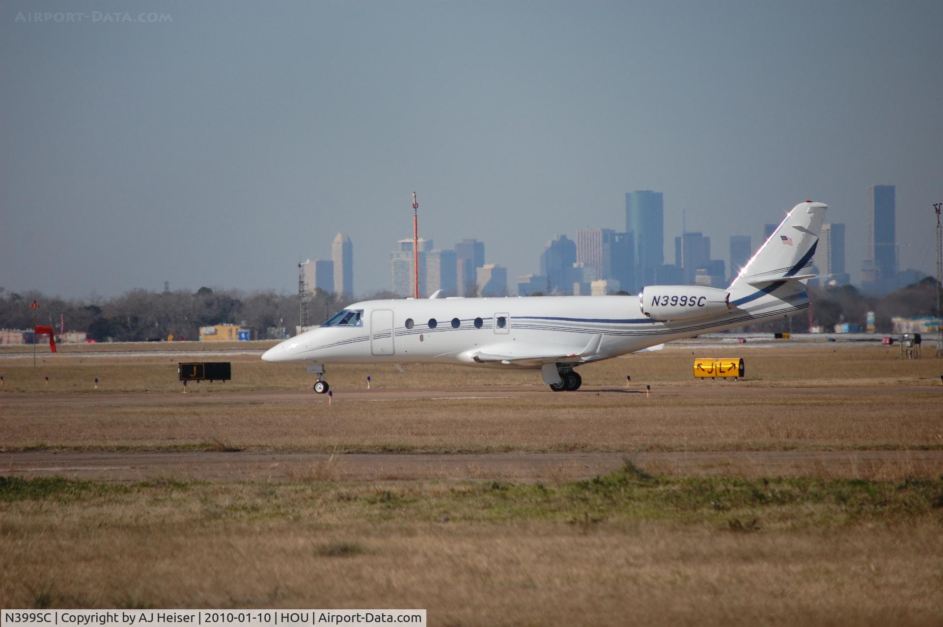 N399SC, Israel Aerospace Industries Gulfstream G150 C/N 272, Taxiing to parking