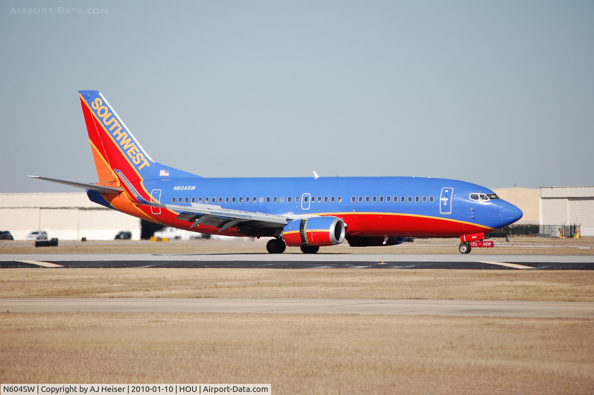 N604SW, 1995 Boeing 737-3H4 C/N 27955, Landing roll rwy 12R