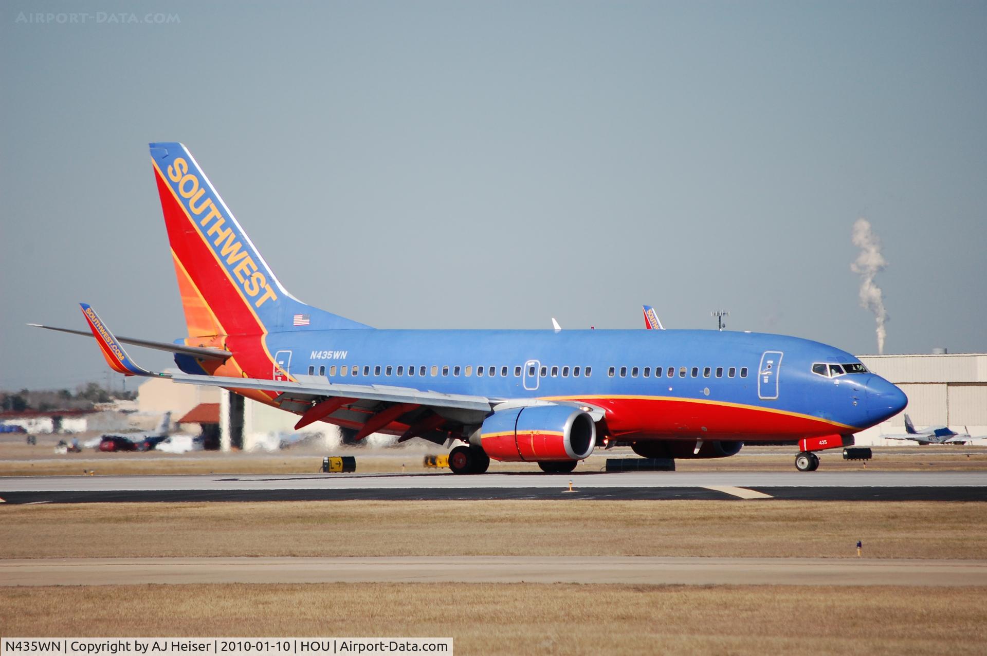N435WN, 2003 Boeing 737-7H4 C/N 32455, Landing roll rwy 12R