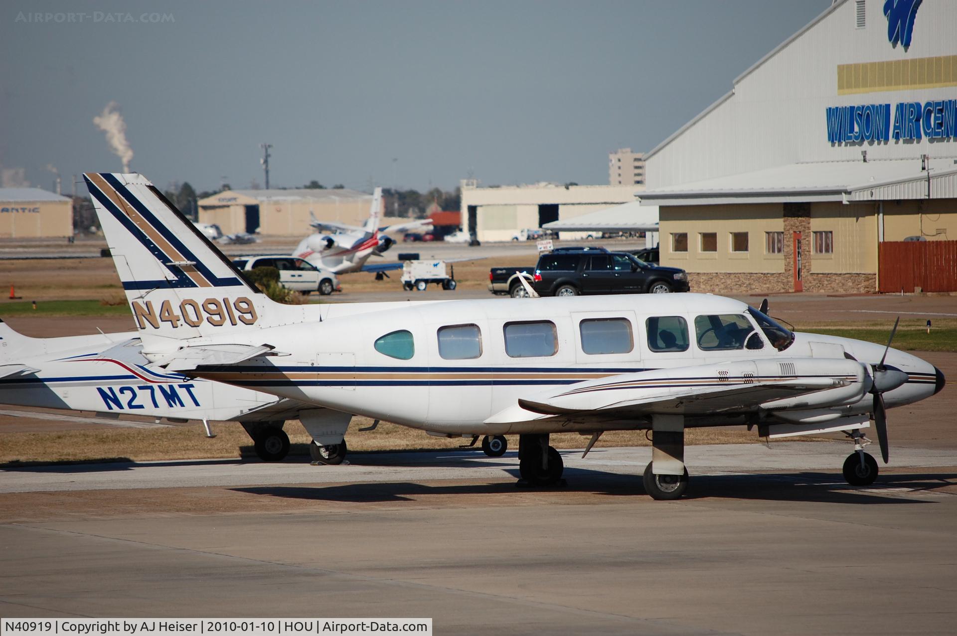 N40919, 1981 Piper PA-31-350 Chieftain C/N 31-8152162, Parked at Wilson Air Center
