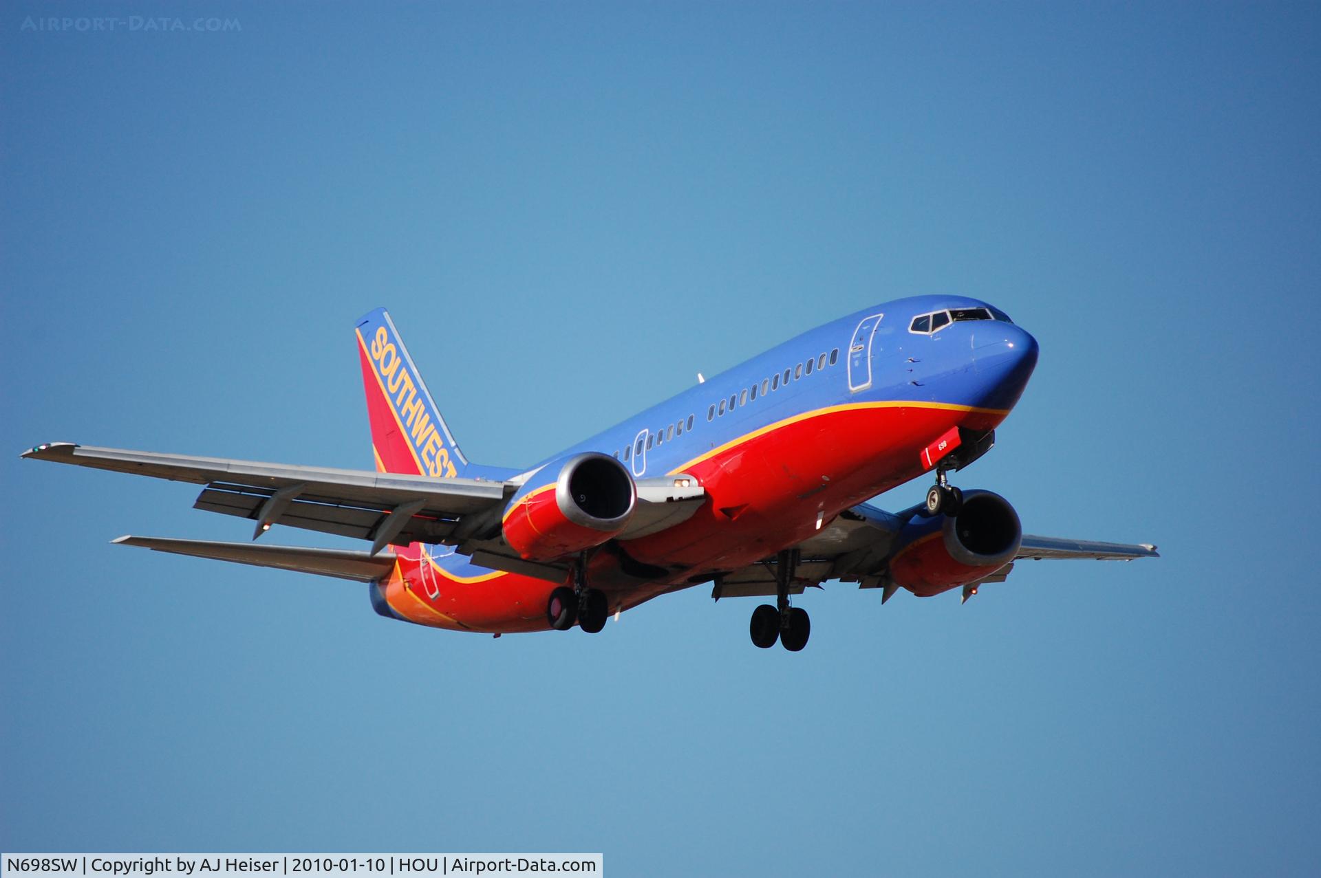 N698SW, 1986 Boeing 737-317 C/N 23176, Short final rwy 12R