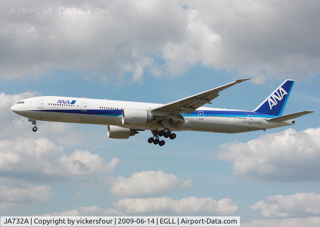 JA732A, 2005 Boeing 777-381/ER C/N 27038, ANA
