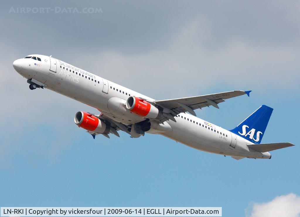 LN-RKI, 2002 Airbus A321-232 C/N 1817, SAS