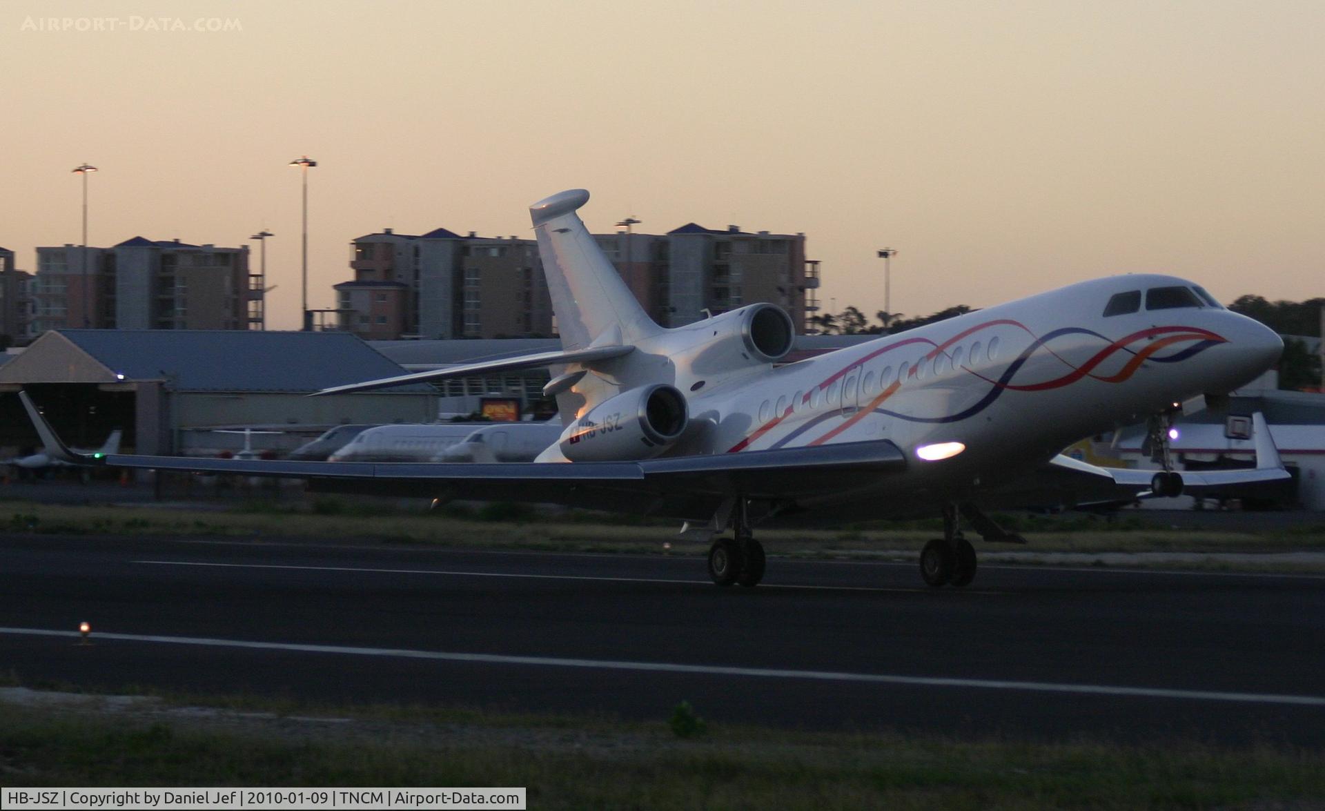 HB-JSZ, 2007 Dassault Falcon 7X C/N 004, HB-JSZ departing TNCM