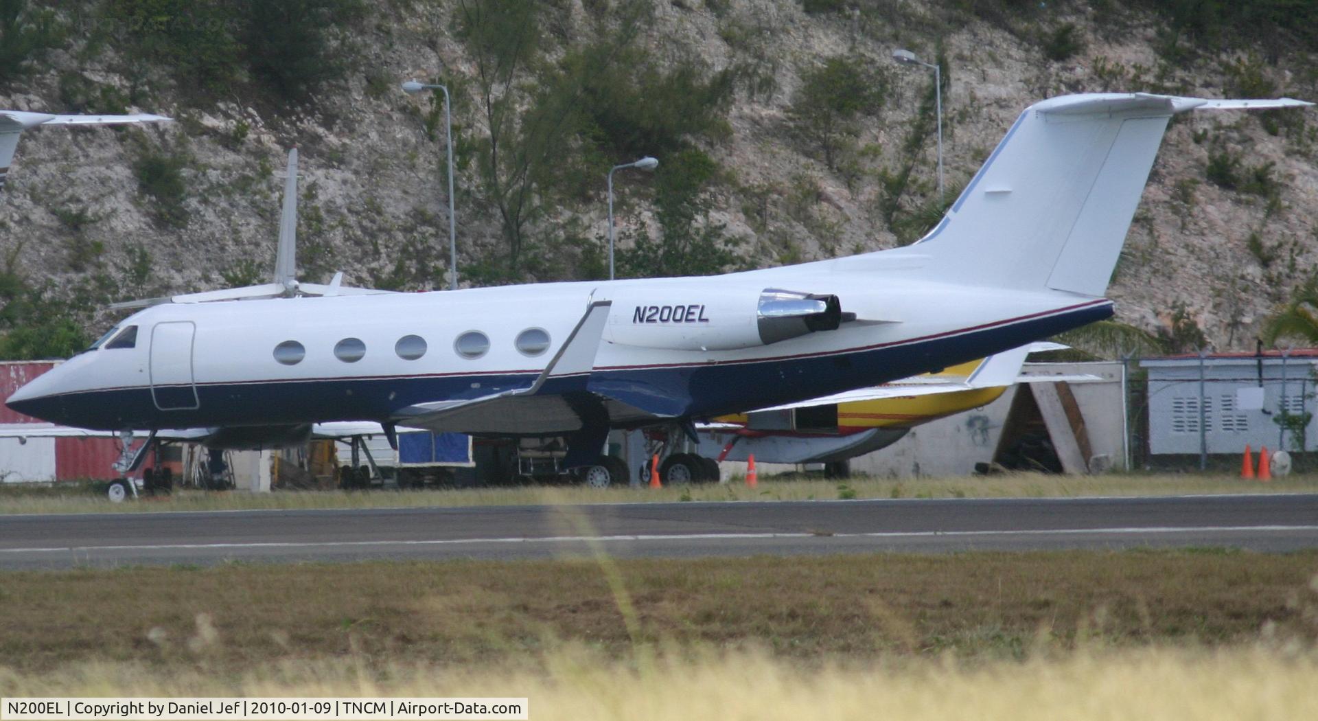 N200EL, 1983 Gulfstream Aerospace G-1159A Gulfstream III C/N 393, N200EL park at the cargo ramp