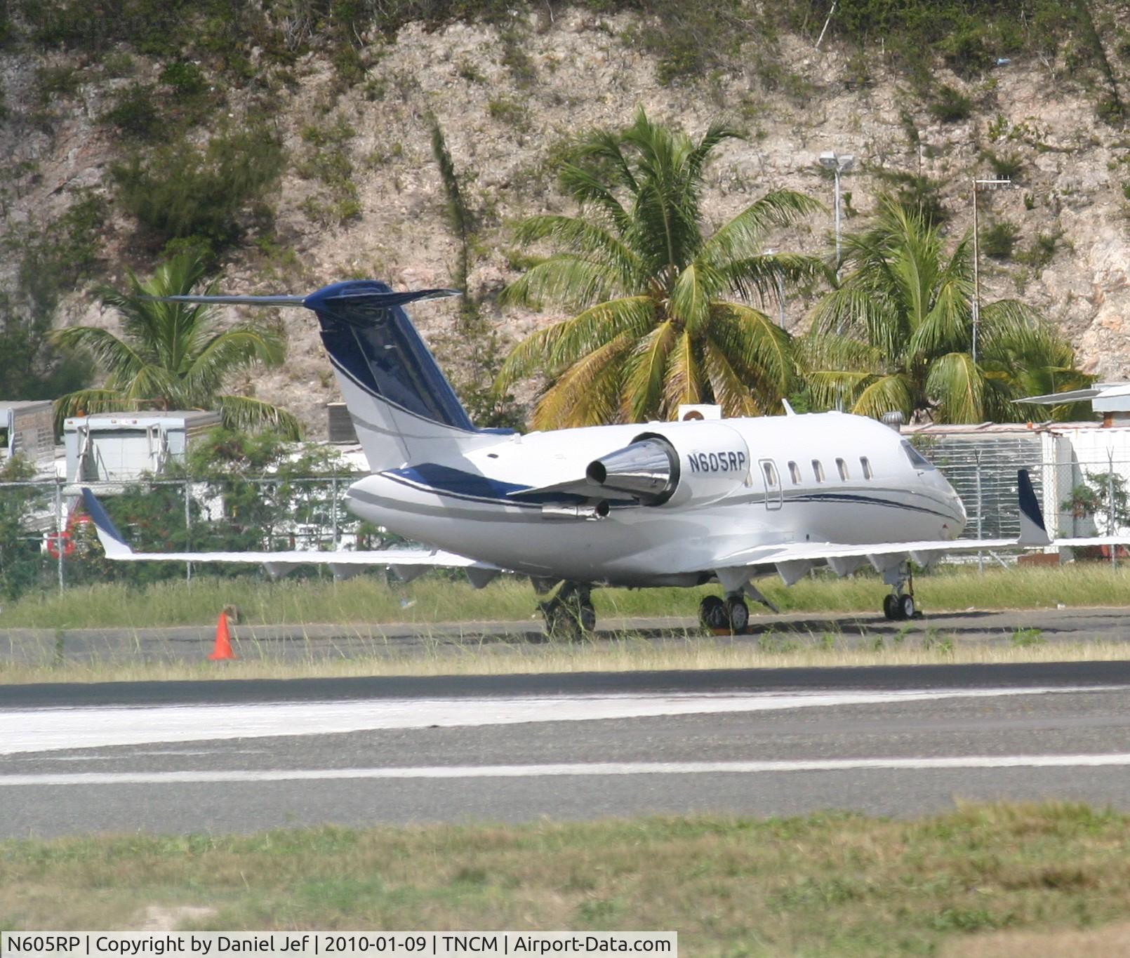 N605RP, 2009 Bombardier Challenger 605 (CL-600-2B16) C/N 5801, N606RP Park at the cargo ramp