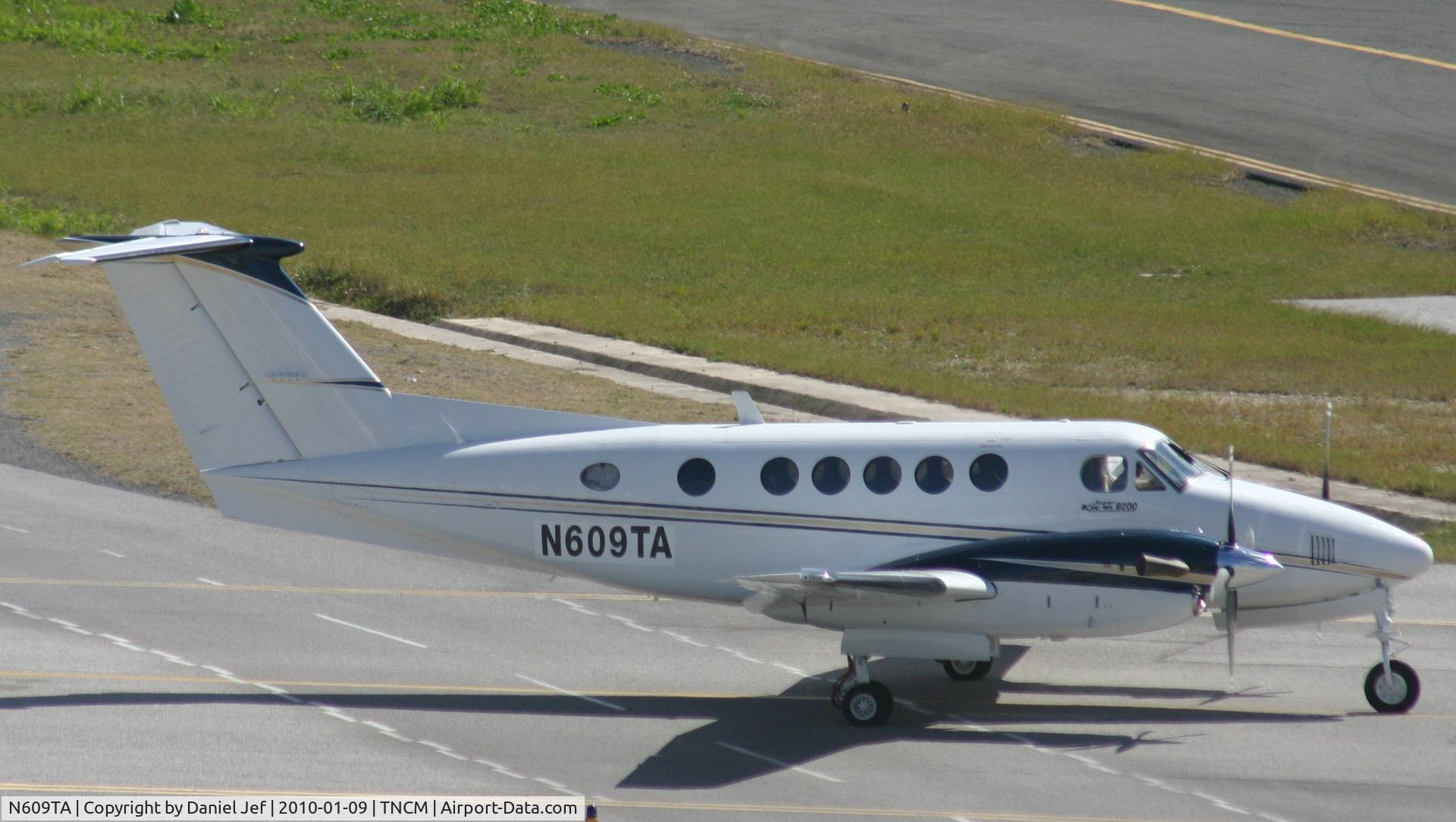 N609TA, 2000 Raytheon Aircraft Company B200 C/N BB-1725, N609TA taxing TNCM