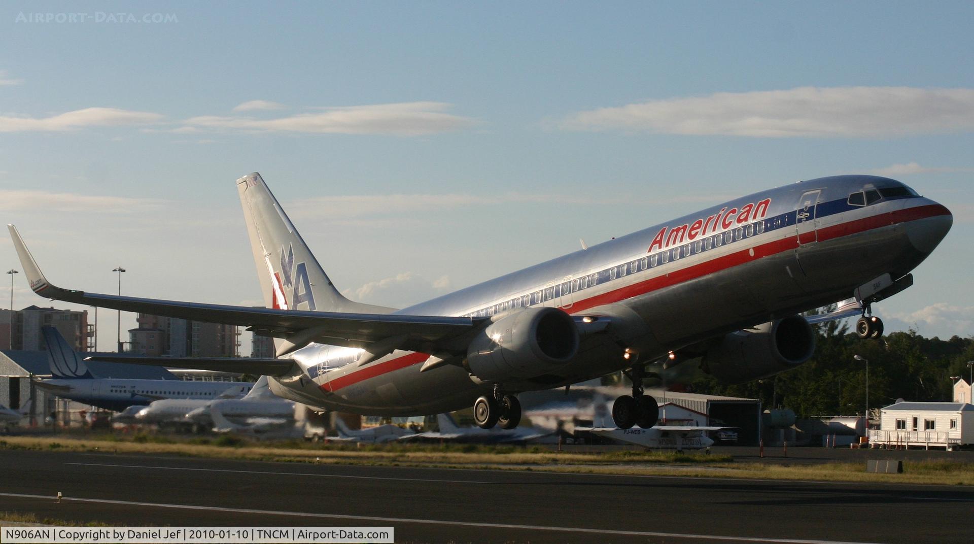 N906AN, 1999 Boeing 737-823 C/N 29508, American N906AN Departing TNCM runway 10
