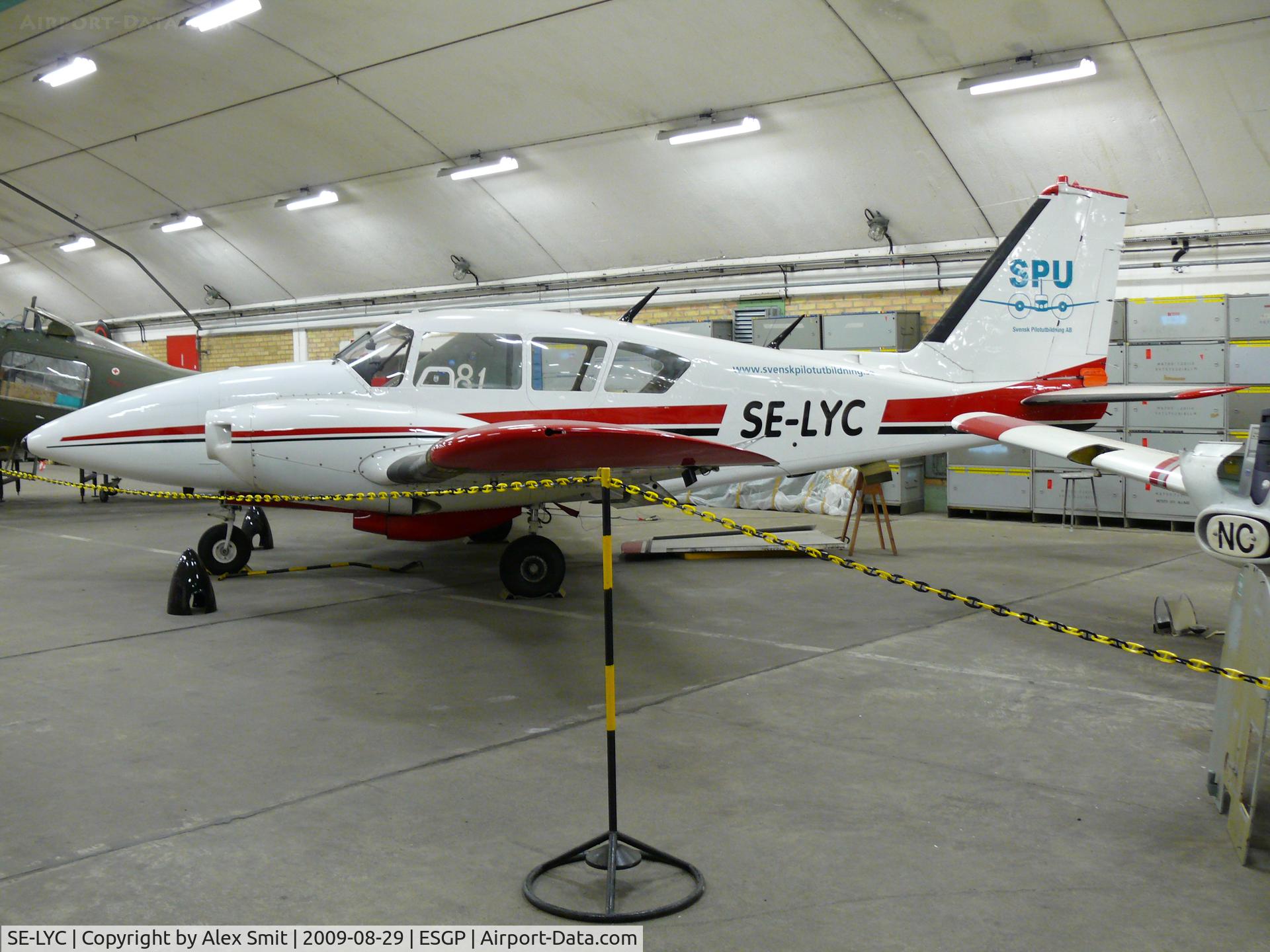 SE-LYC, 1971 Piper PA-23-250 C/N 27-4614, Piper Pa23-250 Aztec F SE-LYC Svensk Pilotutbildning