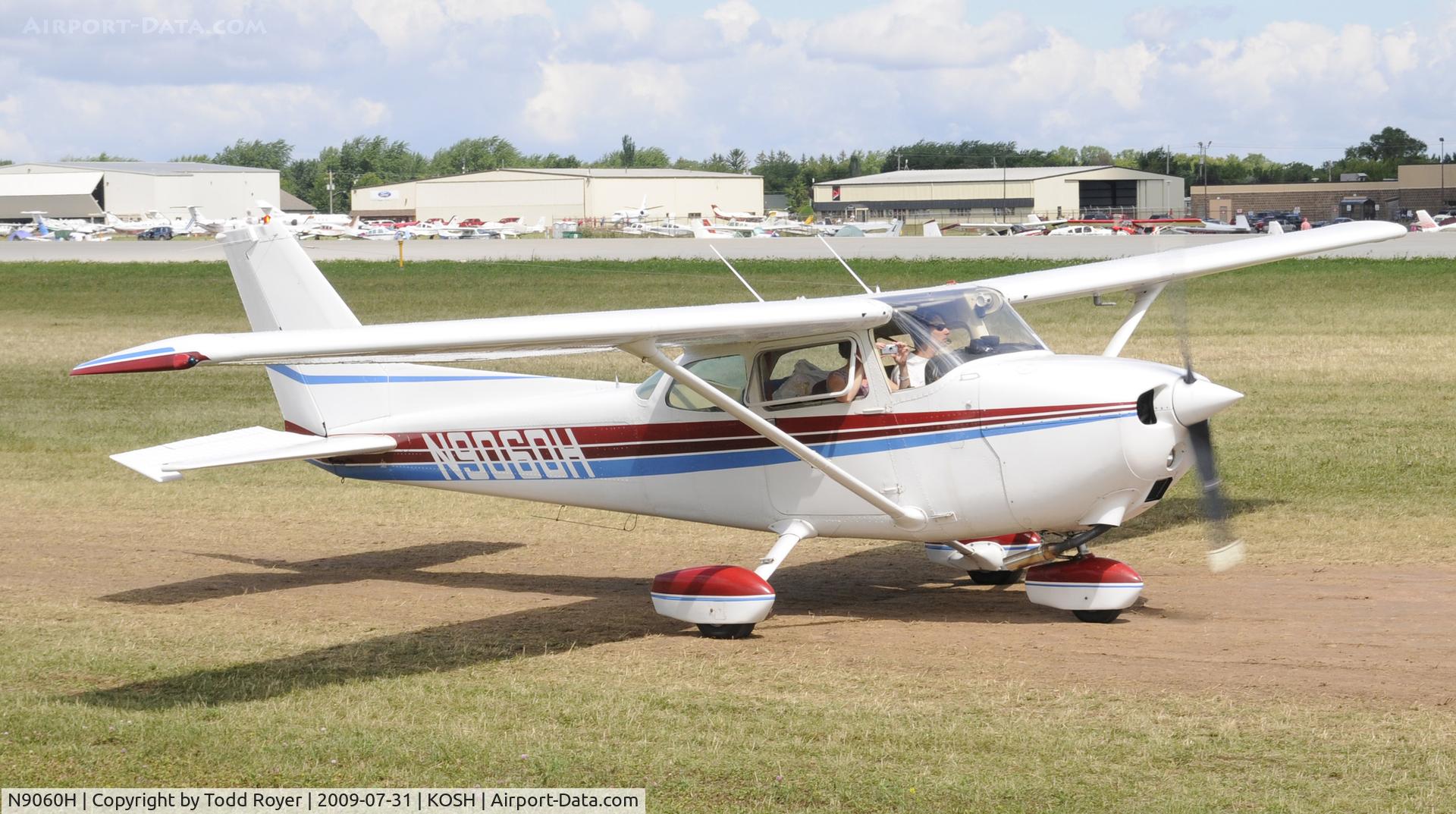 N9060H, 1975 Cessna 172M C/N 17265922, EAA AIRVENTURE 2009