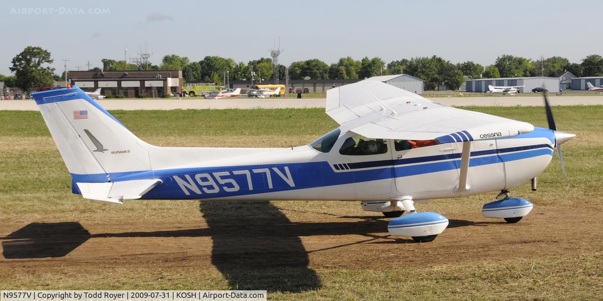 N9577V, 1974 Cessna 172M Skyhawk II C/N 17264379, EAA AIRVENTURE 2009
