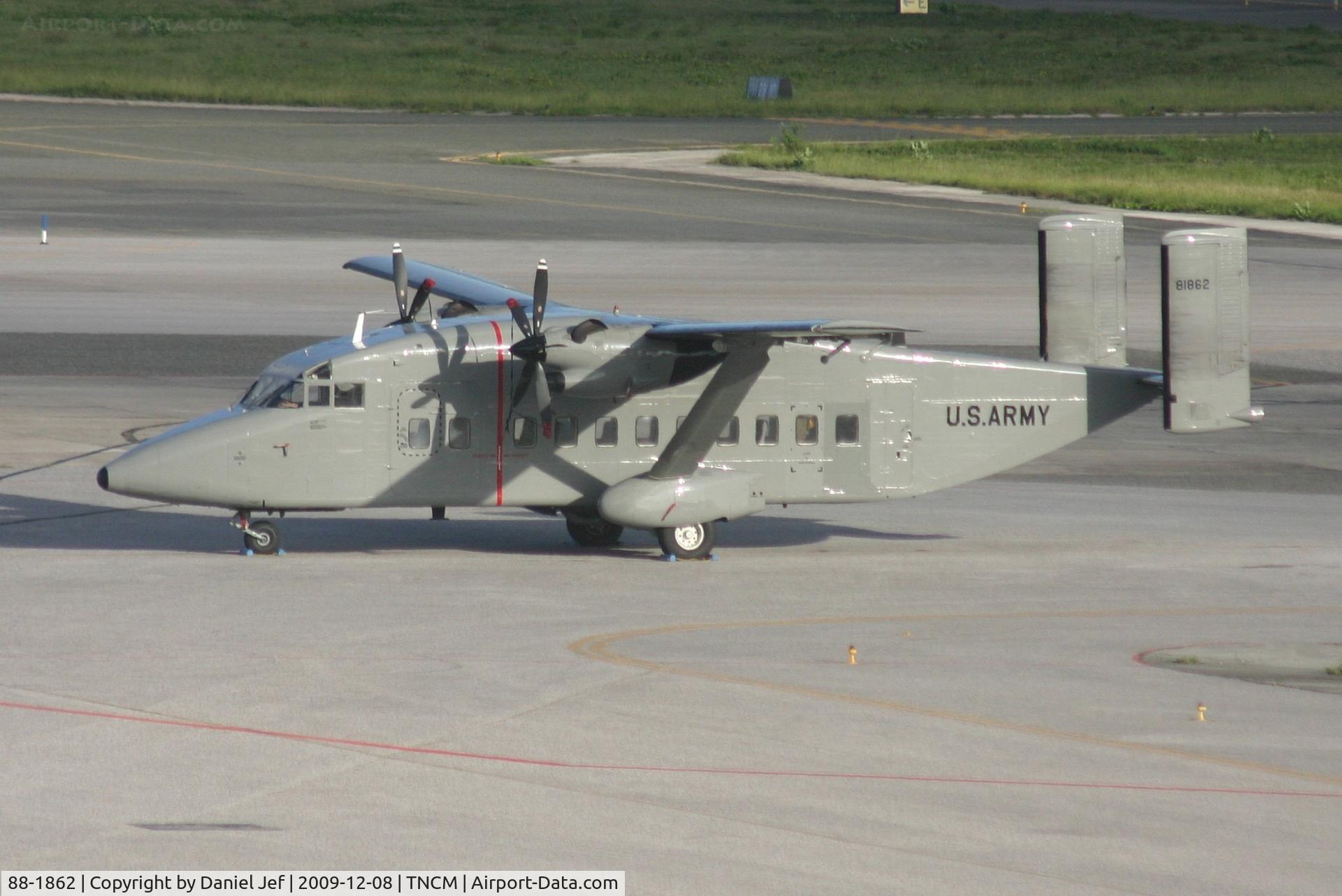 88-1862, Short C-23A Sherpa C/N SH3202, US ARMY 88-1862 park on the main ramp next to the blass fence