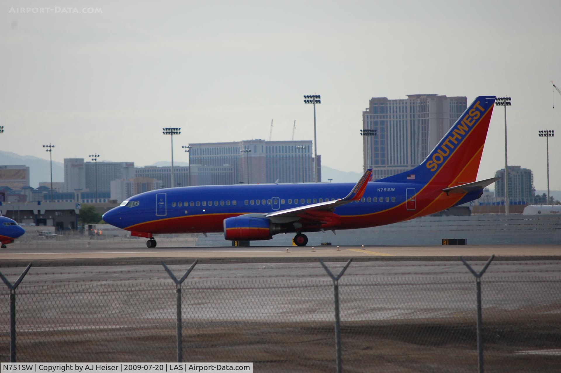 N751SW, 1999 Boeing 737-7H4 C/N 29803, Positioning rwy 25R