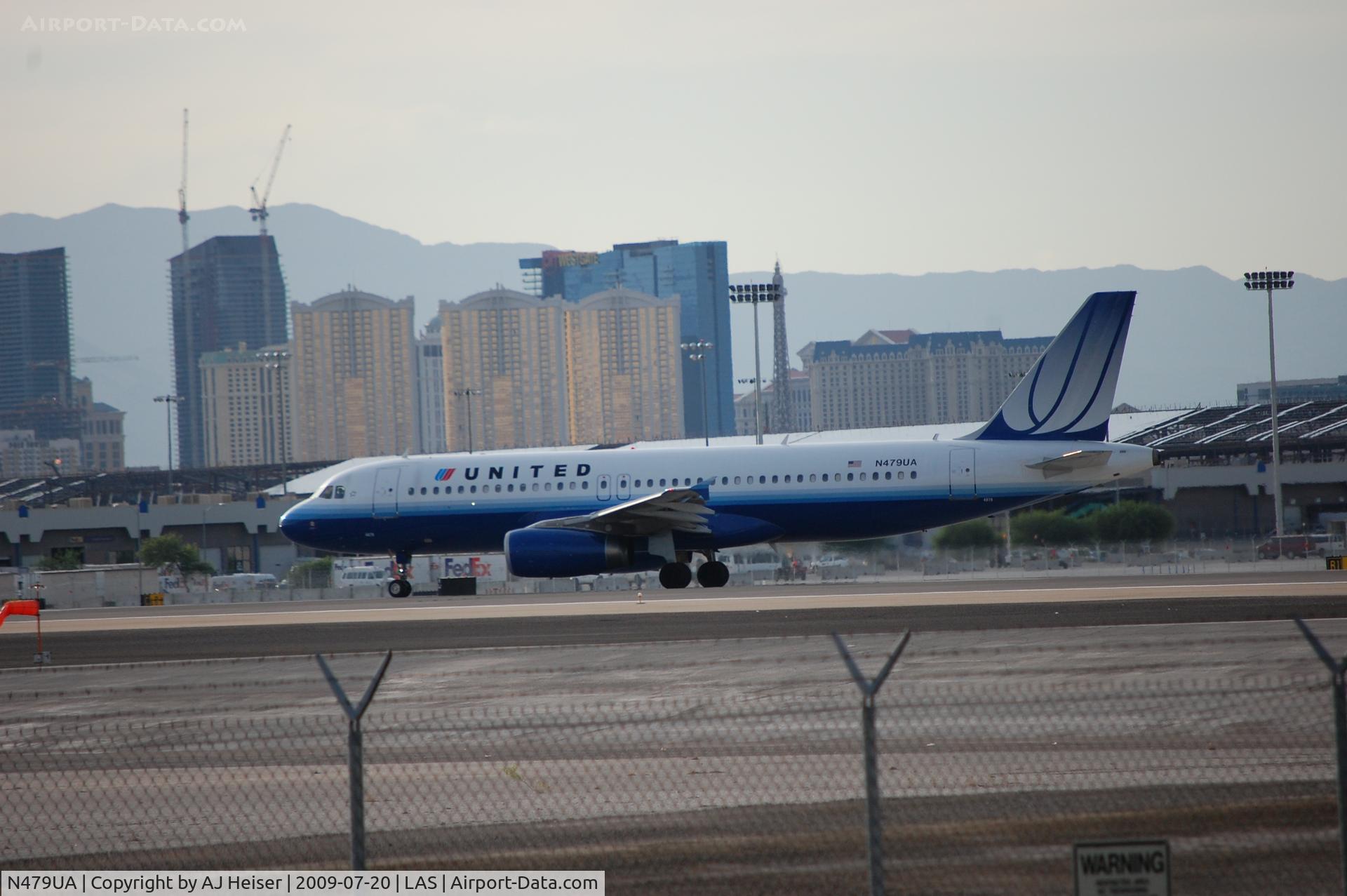 N479UA, 2001 Airbus A320-232 C/N 1538, Positioning rwy 25R