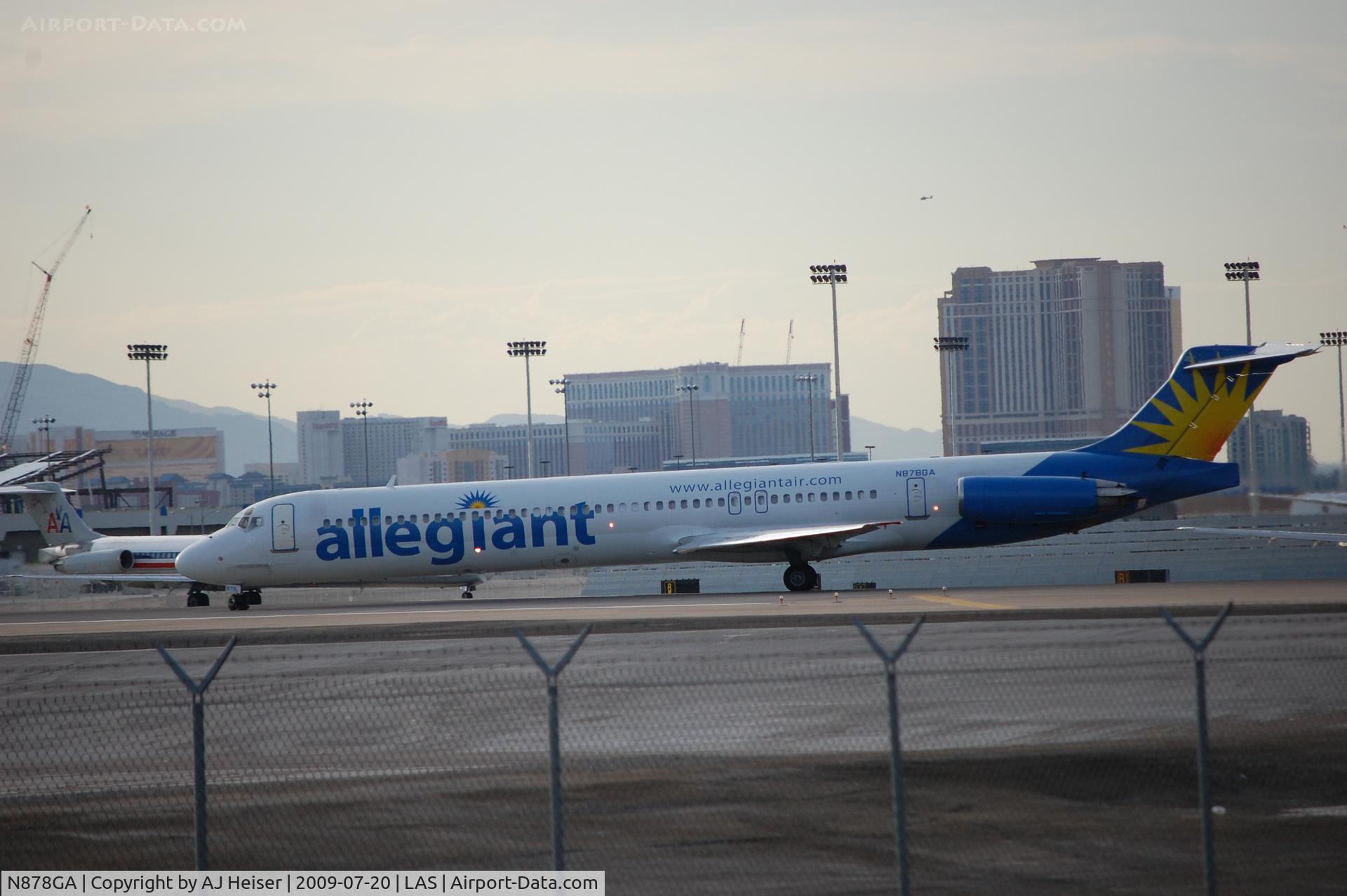 N878GA, 1996 McDonnell Douglas MD-83 (DC-9-83) C/N 53487, Positioning rwy 25R